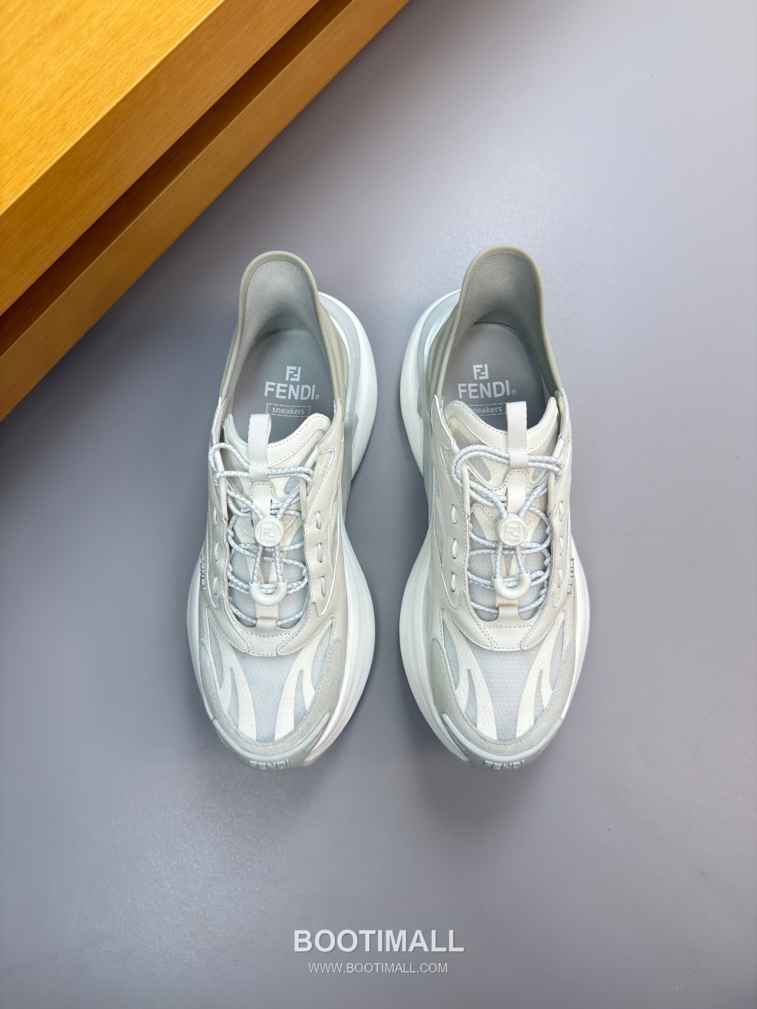 Fendi Nappa Calfskin Suede Canvas Low Sneakers with Logo Injection Detail TPU Rubber Sole 펜디 나파 카프스킨 스웨이드 캔버스 로우 스니커즈 로고 인젝션 디테일 TPU 러버솔 7F03042 3cm 2