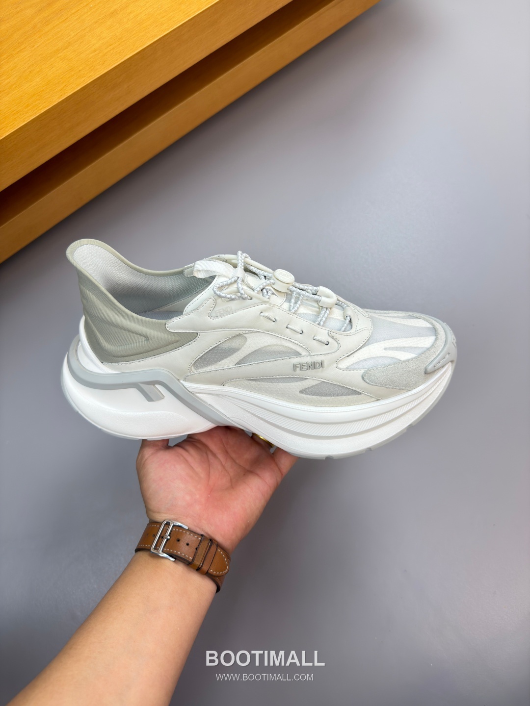 Fendi Nappa Calfskin Suede Canvas Low Sneakers with Logo Injection Detail TPU Rubber Sole 펜디 나파 카프스킨 스웨이드 캔버스 로우 스니커즈 로고 인젝션 디테일 TPU 러버솔 7F03042 3cm 4