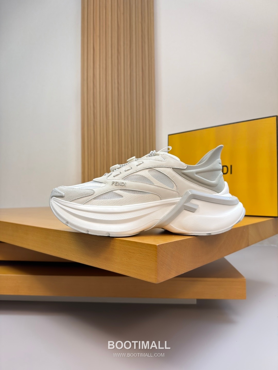 Fendi Nappa Calfskin Suede Canvas Low Sneakers with Logo Injection Detail TPU Rubber Sole 펜디 나파 카프스킨 스웨이드 캔버스 로우 스니커즈 로고 인젝션 디테일 TPU 러버솔 7F03042 3cm 5