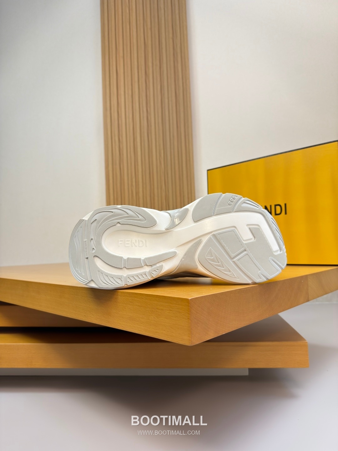 Fendi Nappa Calfskin Suede Canvas Low Sneakers with Logo Injection Detail TPU Rubber Sole 펜디 나파 카프스킨 스웨이드 캔버스 로우 스니커즈 로고 인젝션 디테일 TPU 러버솔 7F03042 3cm 9