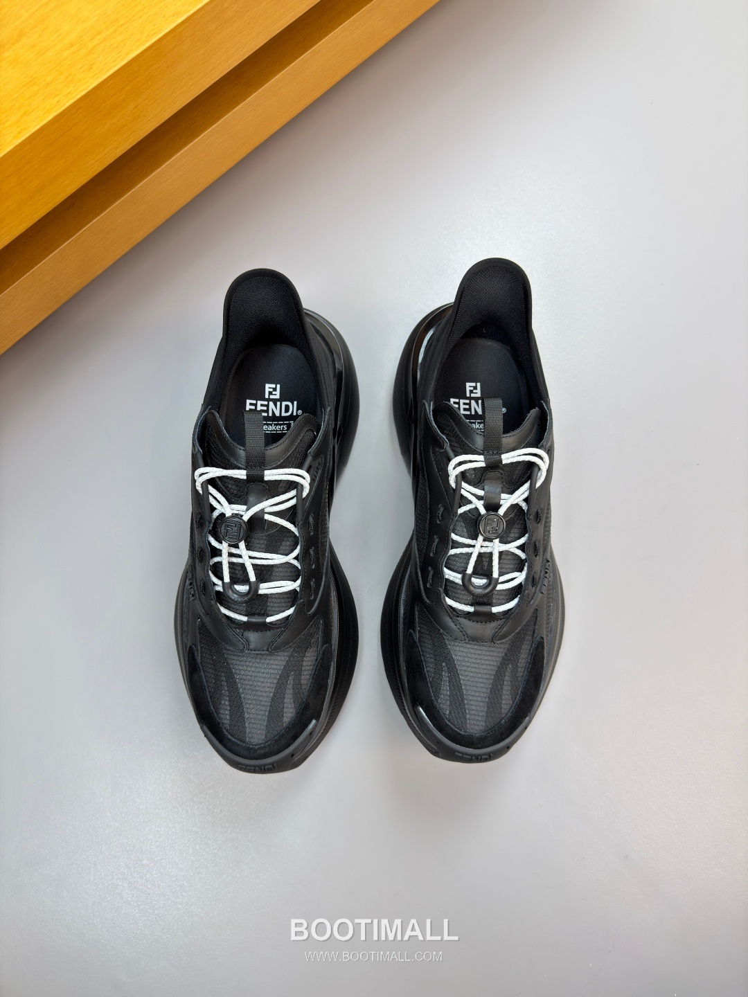 Fendi Nappa Calfskin Suede Canvas Low Sneakers with Logo Injection Detail TPU Rubber Sole 펜디 나파 카프스킨 스웨이드 캔버스 로우 스니커즈 로고 인젝션 디테일 TPU 러버솔 7F03042 3cm 2