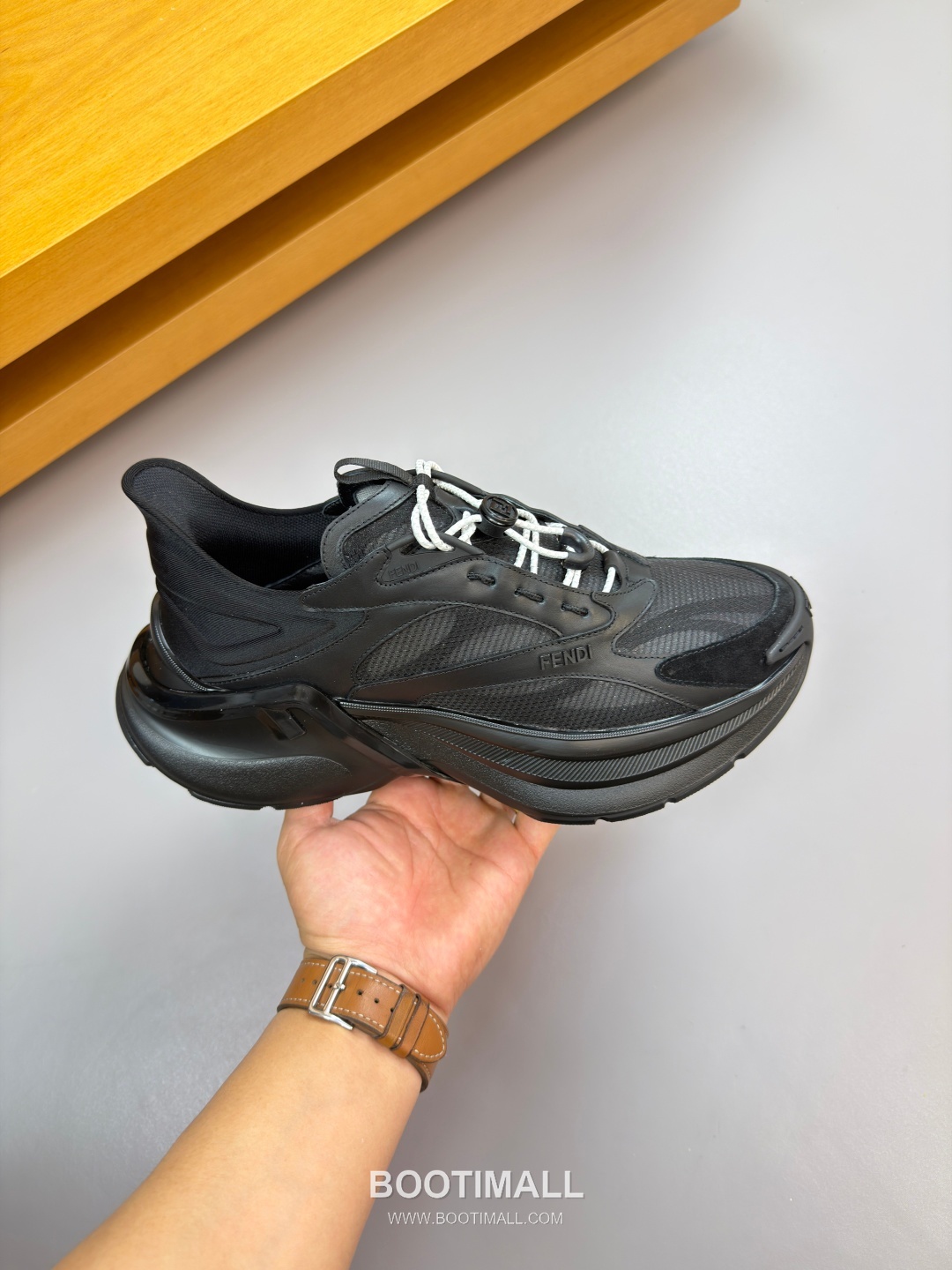 Fendi Nappa Calfskin Suede Canvas Low Sneakers with Logo Injection Detail TPU Rubber Sole 펜디 나파 카프스킨 스웨이드 캔버스 로우 스니커즈 로고 인젝션 디테일 TPU 러버솔 7F03042 3cm 4