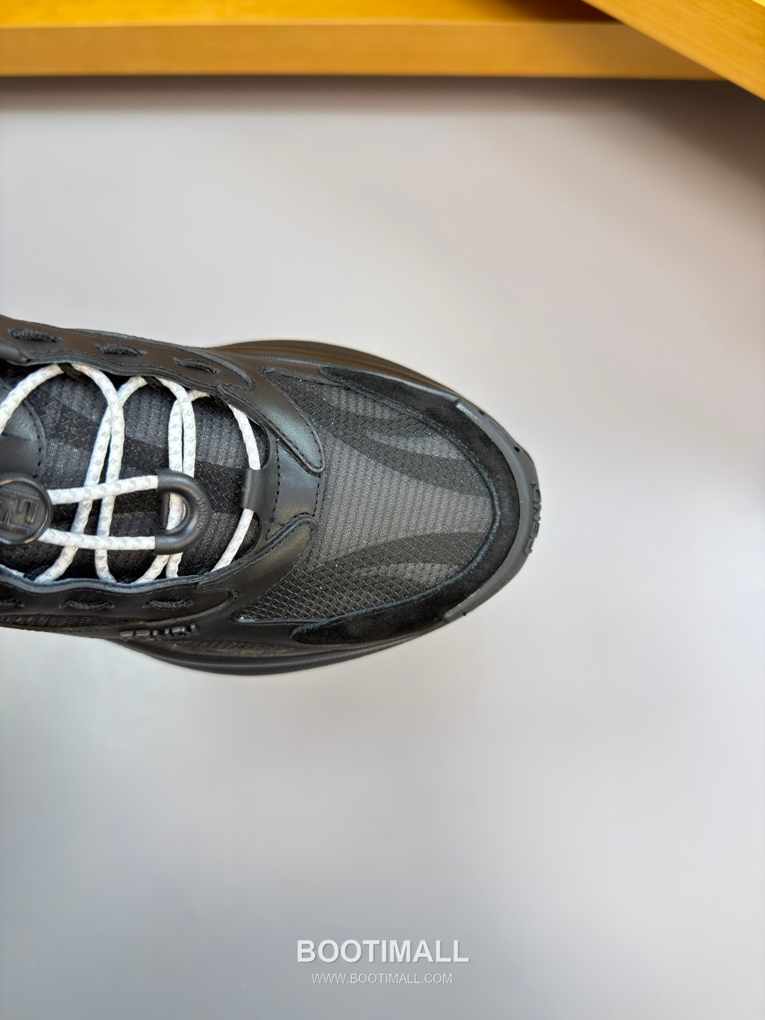 Fendi Nappa Calfskin Suede Canvas Low Sneakers with Logo Injection Detail TPU Rubber Sole 펜디 나파 카프스킨 스웨이드 캔버스 로우 스니커즈 로고 인젝션 디테일 TPU 러버솔 7F03042 3cm 6