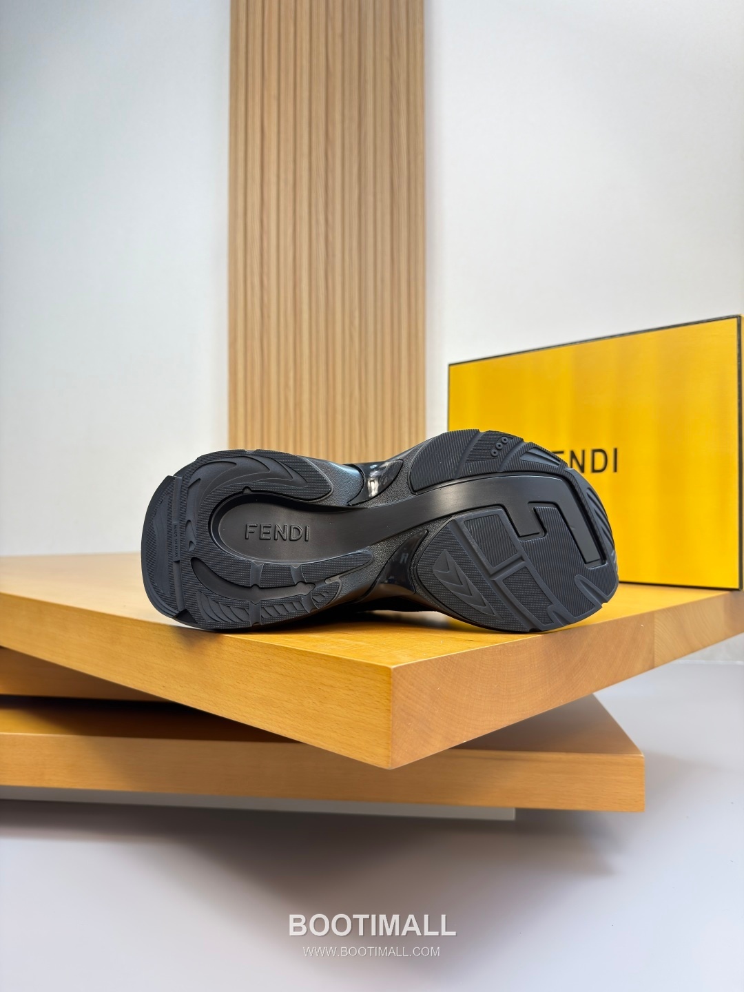 Fendi Nappa Calfskin Suede Canvas Low Sneakers with Logo Injection Detail TPU Rubber Sole 펜디 나파 카프스킨 스웨이드 캔버스 로우 스니커즈 로고 인젝션 디테일 TPU 러버솔 7F03042 3cm 9