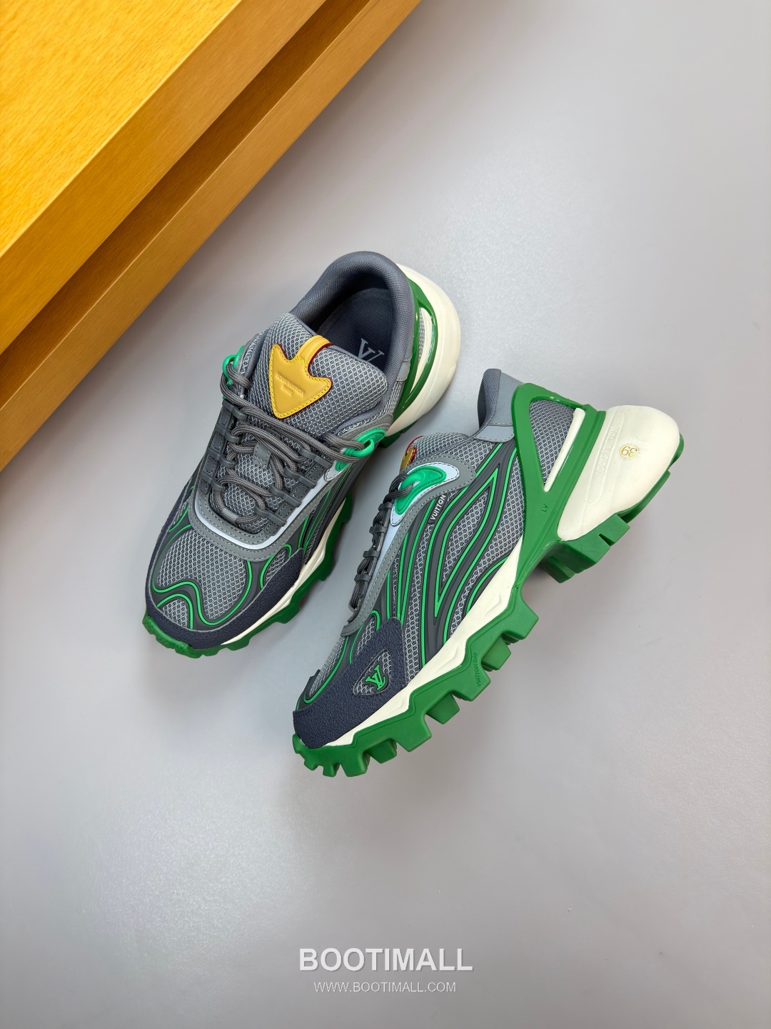 Louis Vuitton Nappa Calfskin Canvas Low Sneakers with Logo Injection Module Detail TPU Rubber Sole 루이비통 나파 카프스킨 캔버스 로우 스니커즈 로고 인젝션 모듈 디테일 TPU 러버솔 7F03048 3cm 3