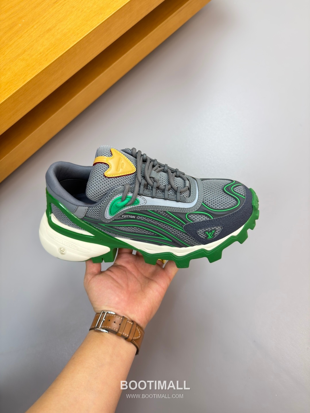 Louis Vuitton Nappa Calfskin Canvas Low Sneakers with Logo Injection Module Detail TPU Rubber Sole 루이비통 나파 카프스킨 캔버스 로우 스니커즈 로고 인젝션 모듈 디테일 TPU 러버솔 7F03048 3cm 4