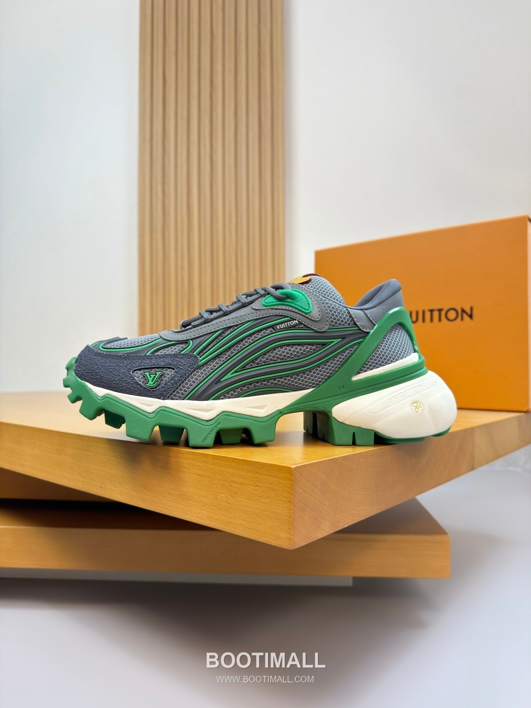 Louis Vuitton Nappa Calfskin Canvas Low Sneakers with Logo Injection Module Detail TPU Rubber Sole 루이비통 나파 카프스킨 캔버스 로우 스니커즈 로고 인젝션 모듈 디테일 TPU 러버솔 7F03048 3cm 5