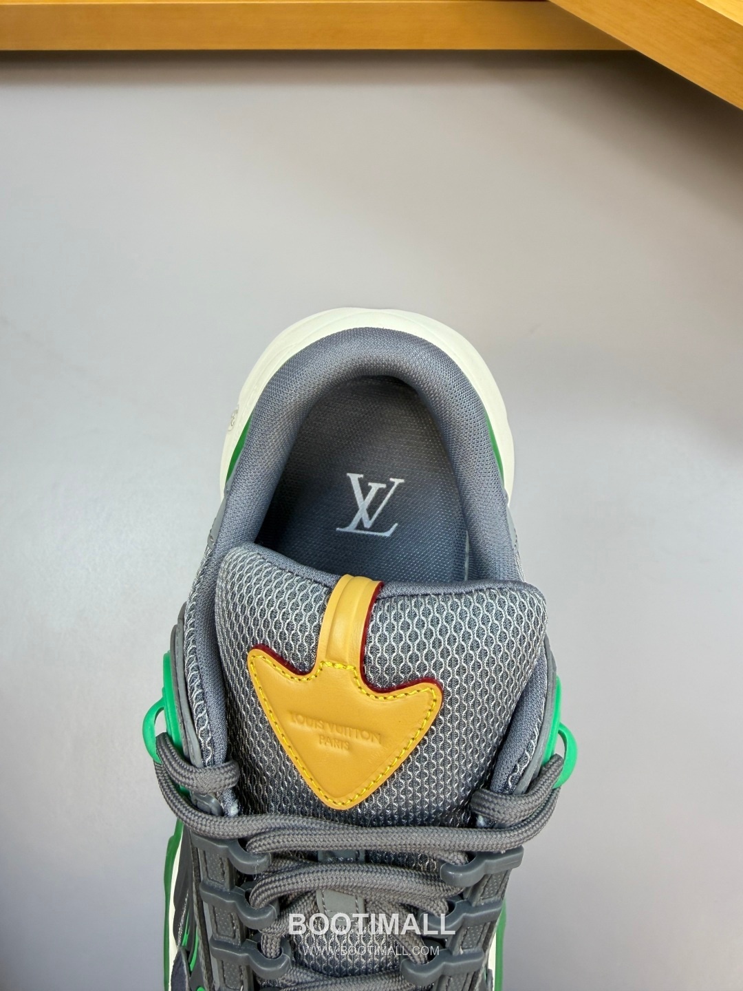 Louis Vuitton Nappa Calfskin Canvas Low Sneakers with Logo Injection Module Detail TPU Rubber Sole 루이비통 나파 카프스킨 캔버스 로우 스니커즈 로고 인젝션 모듈 디테일 TPU 러버솔 7F03048 3cm 7