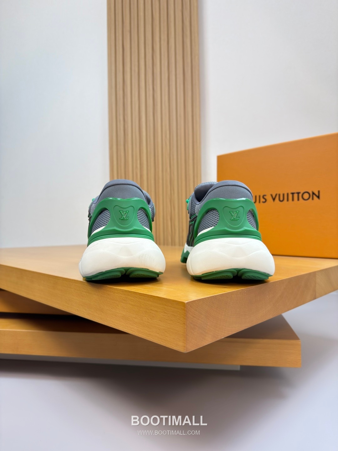 Louis Vuitton Nappa Calfskin Canvas Low Sneakers with Logo Injection Module Detail TPU Rubber Sole 루이비통 나파 카프스킨 캔버스 로우 스니커즈 로고 인젝션 모듈 디테일 TPU 러버솔 7F03048 3cm 8