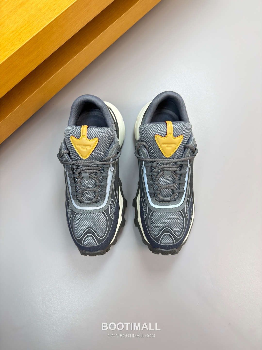 Louis Vuitton Nappa Calfskin Canvas Low Sneakers with Logo Injection Module Detail TPU Rubber Sole 루이비통 나파 카프스킨 캔버스 로우 스니커즈 로고 인젝션 모듈 디테일 TPU 러버솔 7F03048 3cm 2