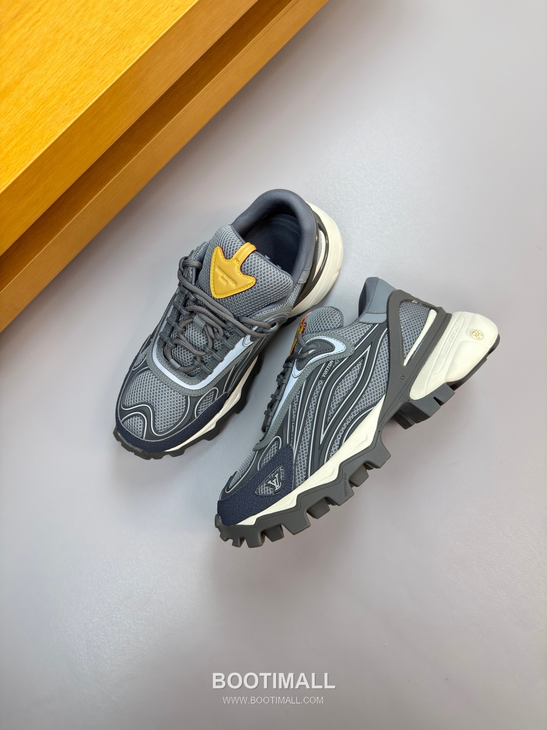 Louis Vuitton Nappa Calfskin Canvas Low Sneakers with Logo Injection Module Detail TPU Rubber Sole 루이비통 나파 카프스킨 캔버스 로우 스니커즈 로고 인젝션 모듈 디테일 TPU 러버솔 7F03048 3cm 3