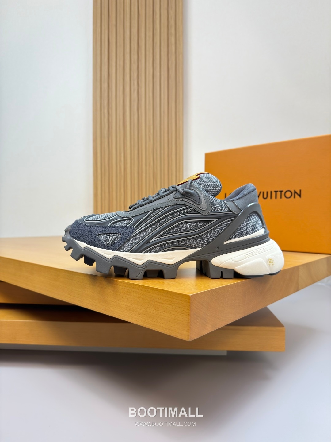 Louis Vuitton Nappa Calfskin Canvas Low Sneakers with Logo Injection Module Detail TPU Rubber Sole 루이비통 나파 카프스킨 캔버스 로우 스니커즈 로고 인젝션 모듈 디테일 TPU 러버솔 7F03048 3cm 5