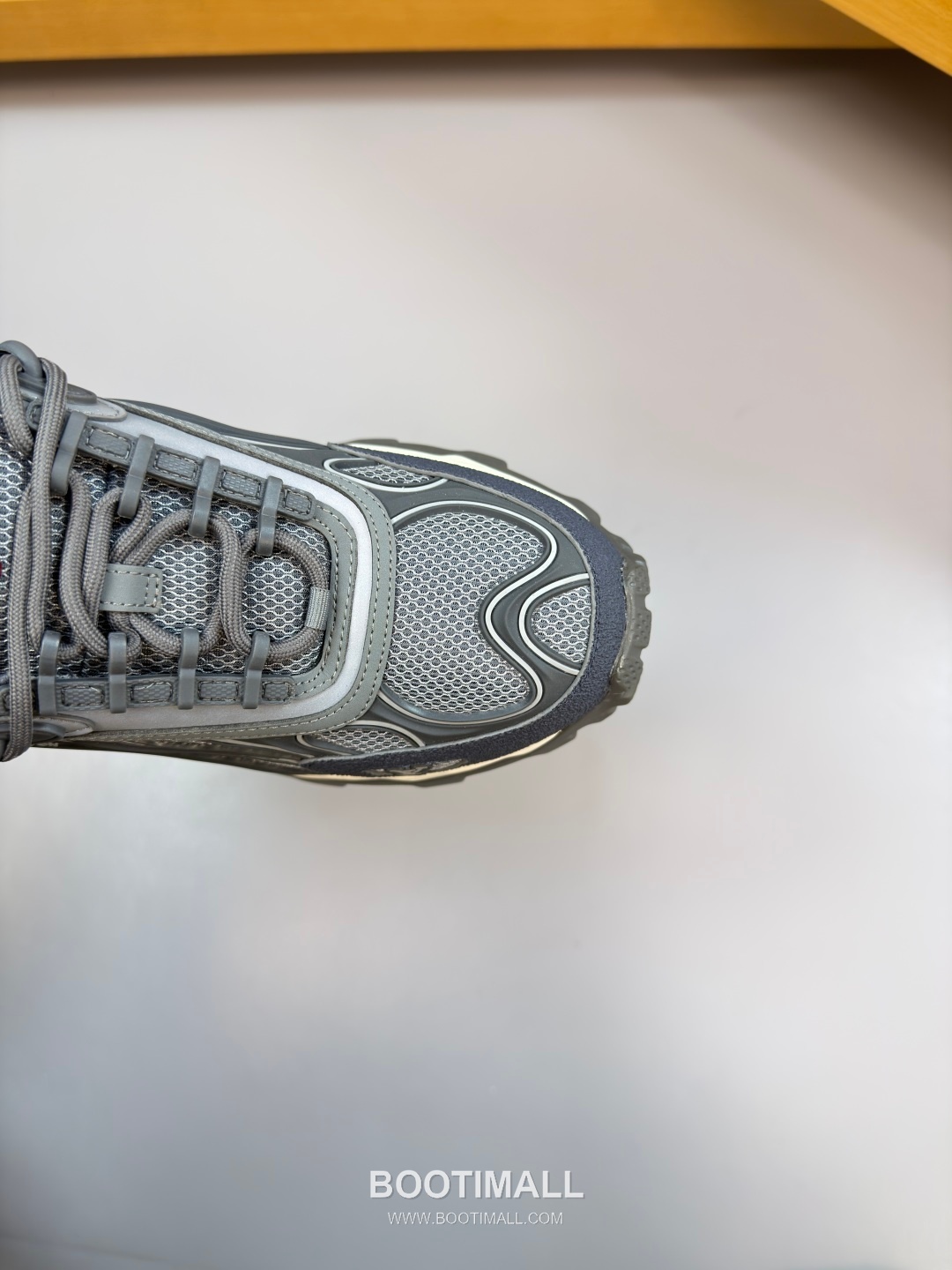 Louis Vuitton Nappa Calfskin Canvas Low Sneakers with Logo Injection Module Detail TPU Rubber Sole 루이비통 나파 카프스킨 캔버스 로우 스니커즈 로고 인젝션 모듈 디테일 TPU 러버솔 7F03048 3cm 6