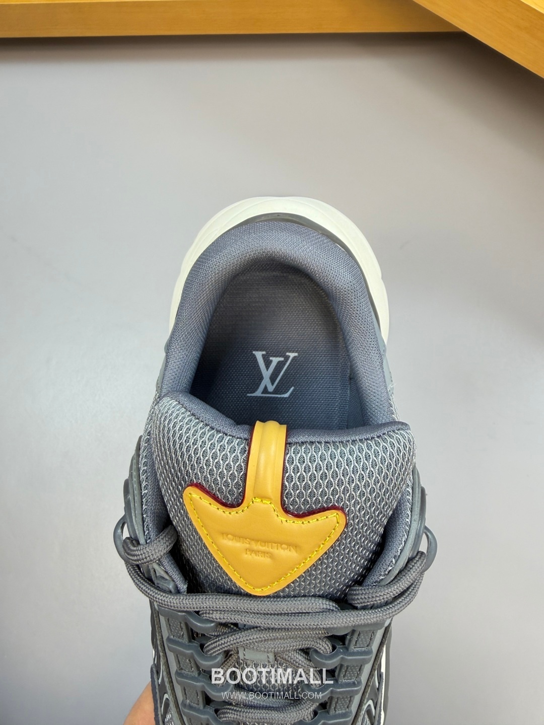 Louis Vuitton Nappa Calfskin Canvas Low Sneakers with Logo Injection Module Detail TPU Rubber Sole 루이비통 나파 카프스킨 캔버스 로우 스니커즈 로고 인젝션 모듈 디테일 TPU 러버솔 7F03048 3cm 7