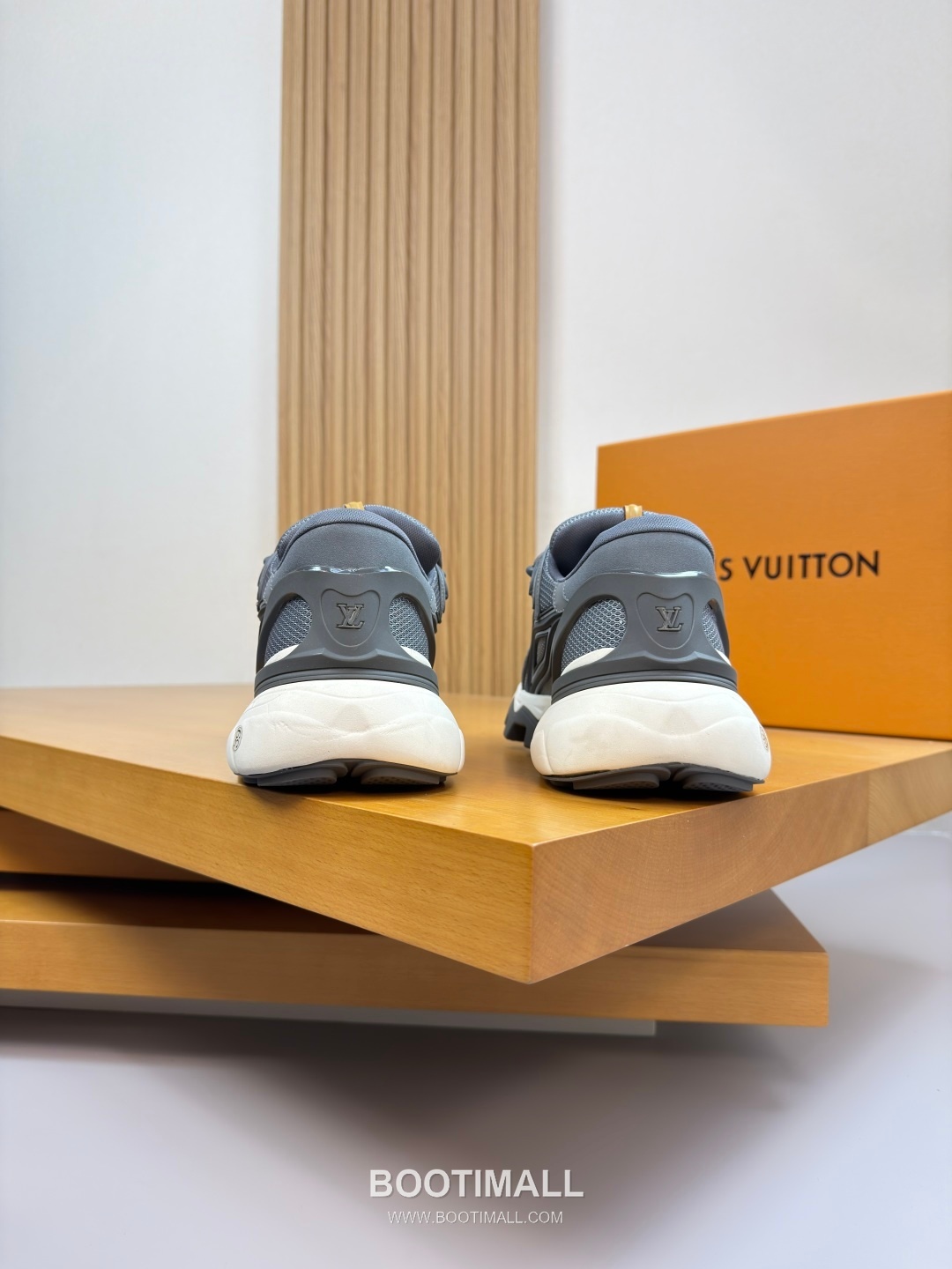 Louis Vuitton Nappa Calfskin Canvas Low Sneakers with Logo Injection Module Detail TPU Rubber Sole 루이비통 나파 카프스킨 캔버스 로우 스니커즈 로고 인젝션 모듈 디테일 TPU 러버솔 7F03048 3cm 8