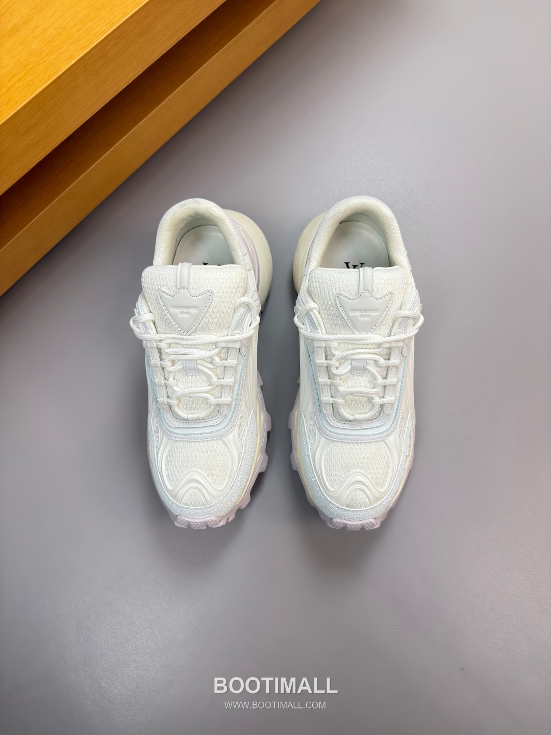 Louis Vuitton Nappa Calfskin Canvas Low Sneakers with Logo Injection Module Detail TPU Rubber Sole 루이비통 나파 카프스킨 캔버스 로우 스니커즈 로고 인젝션 모듈 디테일 TPU 러버솔 7F03048 3cm 2