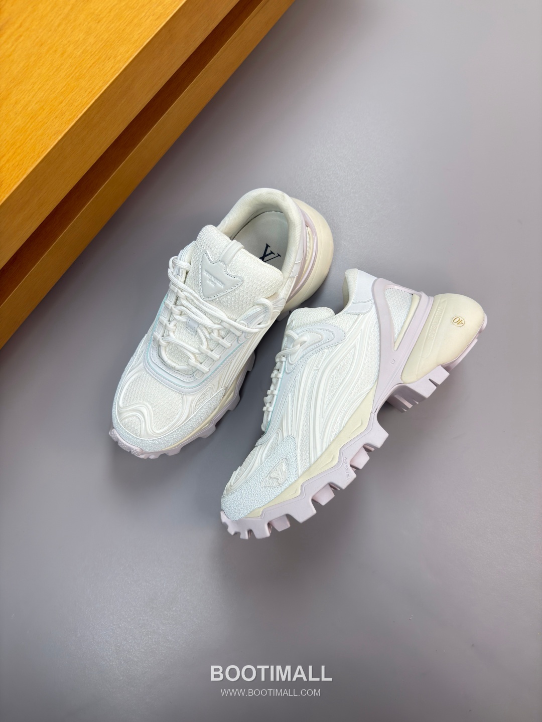 Louis Vuitton Nappa Calfskin Canvas Low Sneakers with Logo Injection Module Detail TPU Rubber Sole 루이비통 나파 카프스킨 캔버스 로우 스니커즈 로고 인젝션 모듈 디테일 TPU 러버솔 7F03048 3cm 3