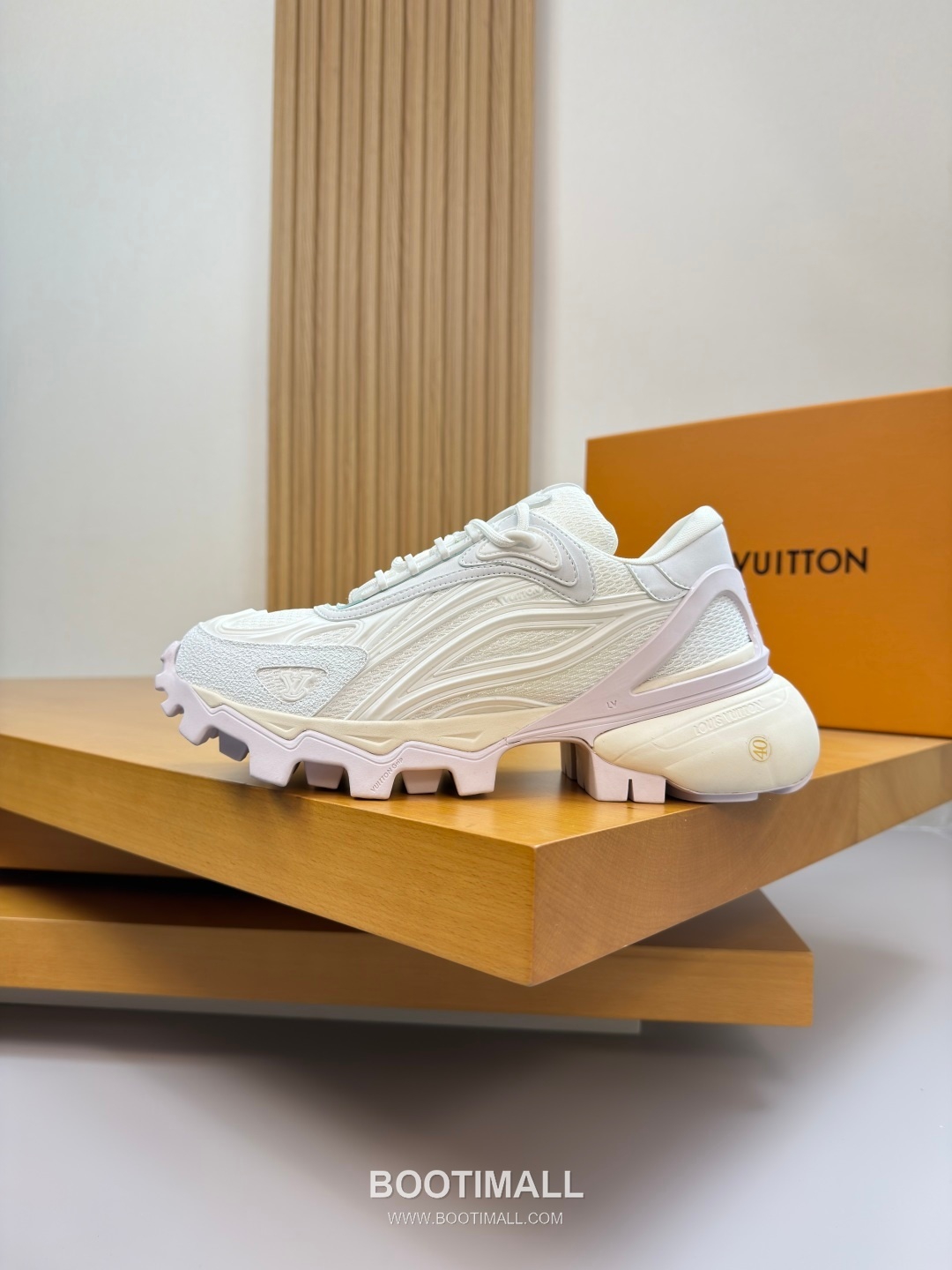 Louis Vuitton Nappa Calfskin Canvas Low Sneakers with Logo Injection Module Detail TPU Rubber Sole 루이비통 나파 카프스킨 캔버스 로우 스니커즈 로고 인젝션 모듈 디테일 TPU 러버솔 7F03048 3cm 5