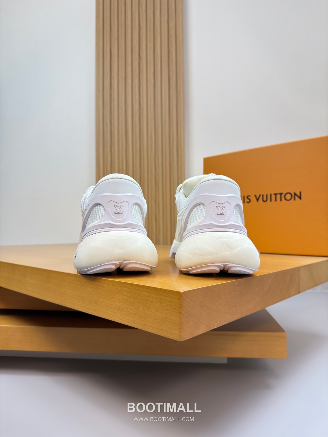 Louis Vuitton Nappa Calfskin Canvas Low Sneakers with Logo Injection Module Detail TPU Rubber Sole 루이비통 나파 카프스킨 캔버스 로우 스니커즈 로고 인젝션 모듈 디테일 TPU 러버솔 7F03048 3cm 8