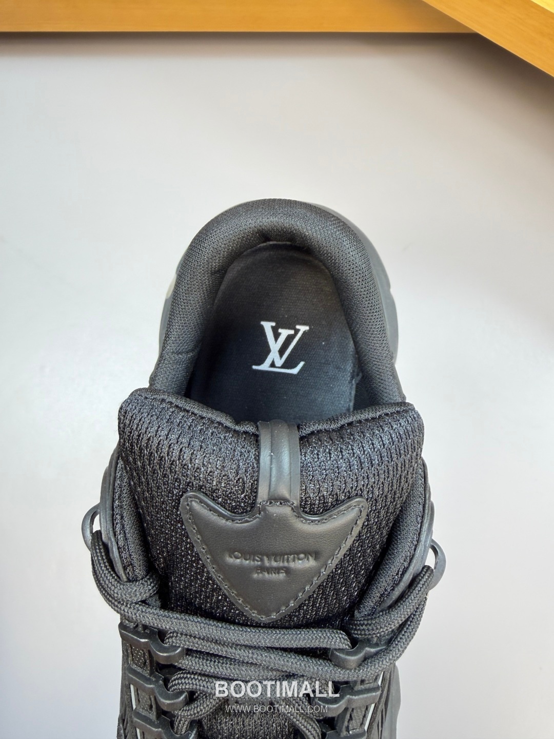 Louis Vuitton Nappa Calfskin Canvas Low Sneakers with Logo Injection Module Detail TPU Rubber Sole 루이비통 나파 카프스킨 캔버스 로우 스니커즈 로고 인젝션 모듈 디테일 TPU 러버솔 7F03048 3cm 7