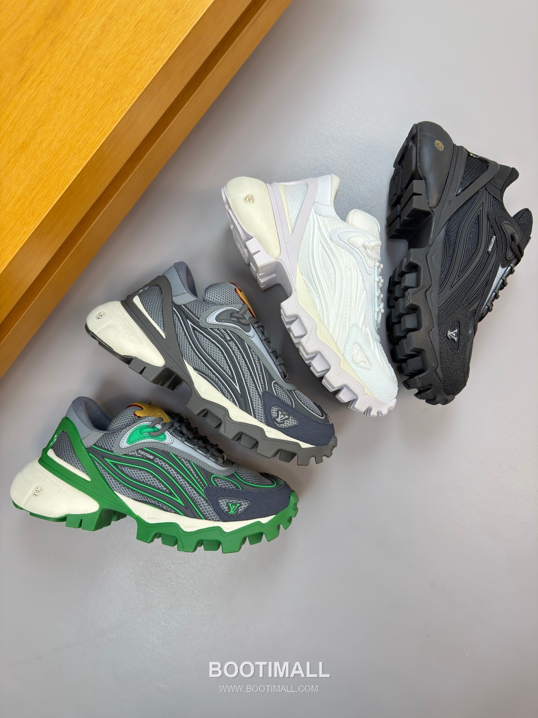 Louis Vuitton Nappa Calfskin Canvas Low Sneakers with Logo Injection Module Detail TPU Rubber Sole 루이비통 나파 카프스킨 캔버스 로우 스니커즈 로고 인젝션 모듈 디테일 TPU 러버솔 7F03048 3cm 10