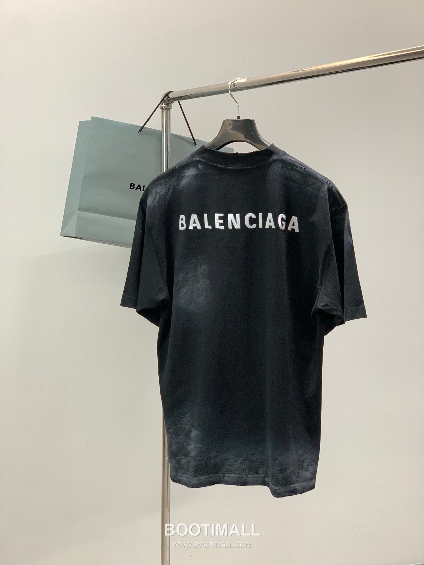 Balenciaga SS26 Cotton Crewneck T-Shirt with Embroidered Logo 발렌시아가 SS26 코튼 크루넥 티셔츠 자수 로고 2