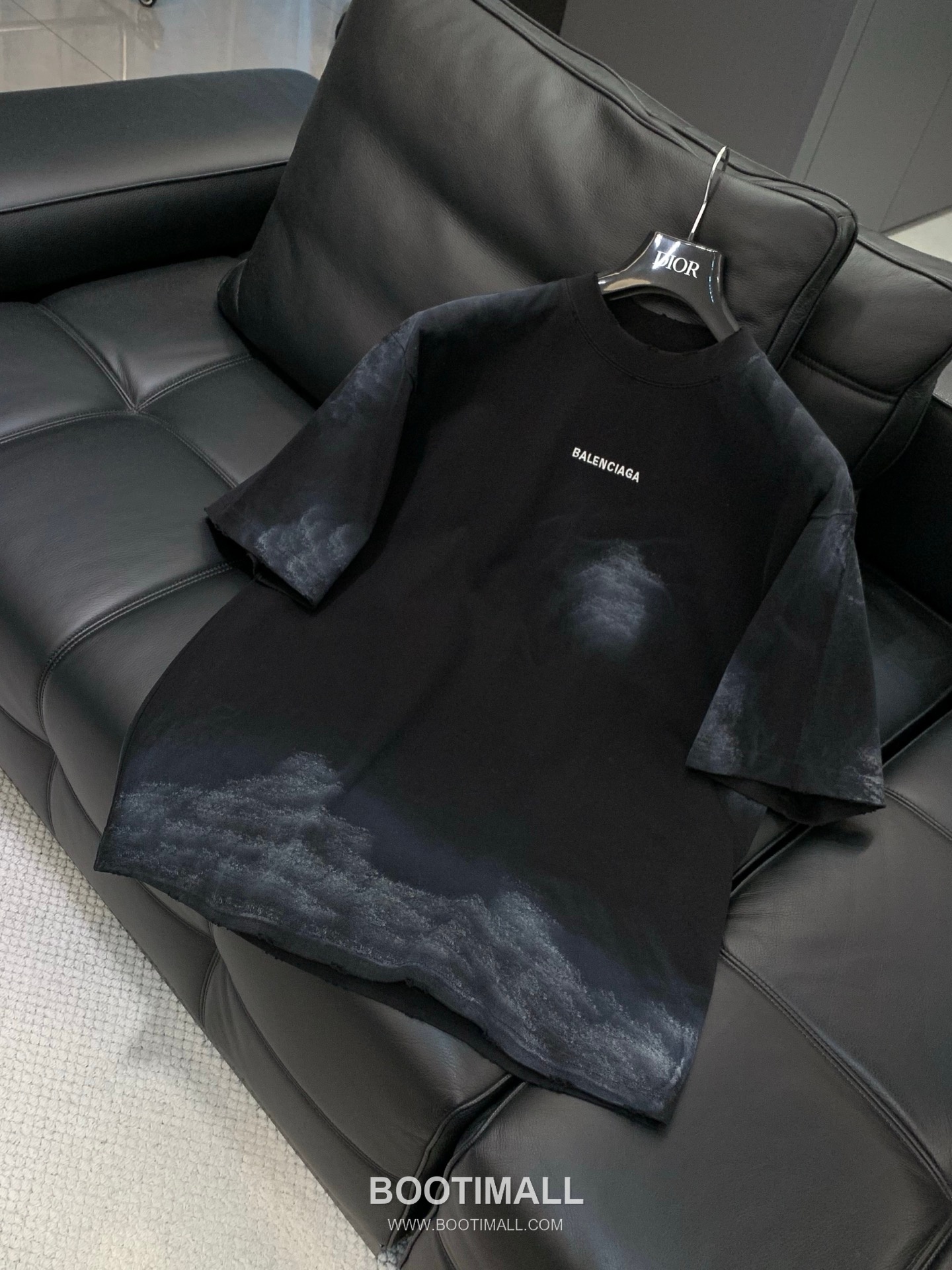 Balenciaga SS26 Cotton Crewneck T-Shirt with Embroidered Logo 발렌시아가 SS26 코튼 크루넥 티셔츠 자수 로고 3