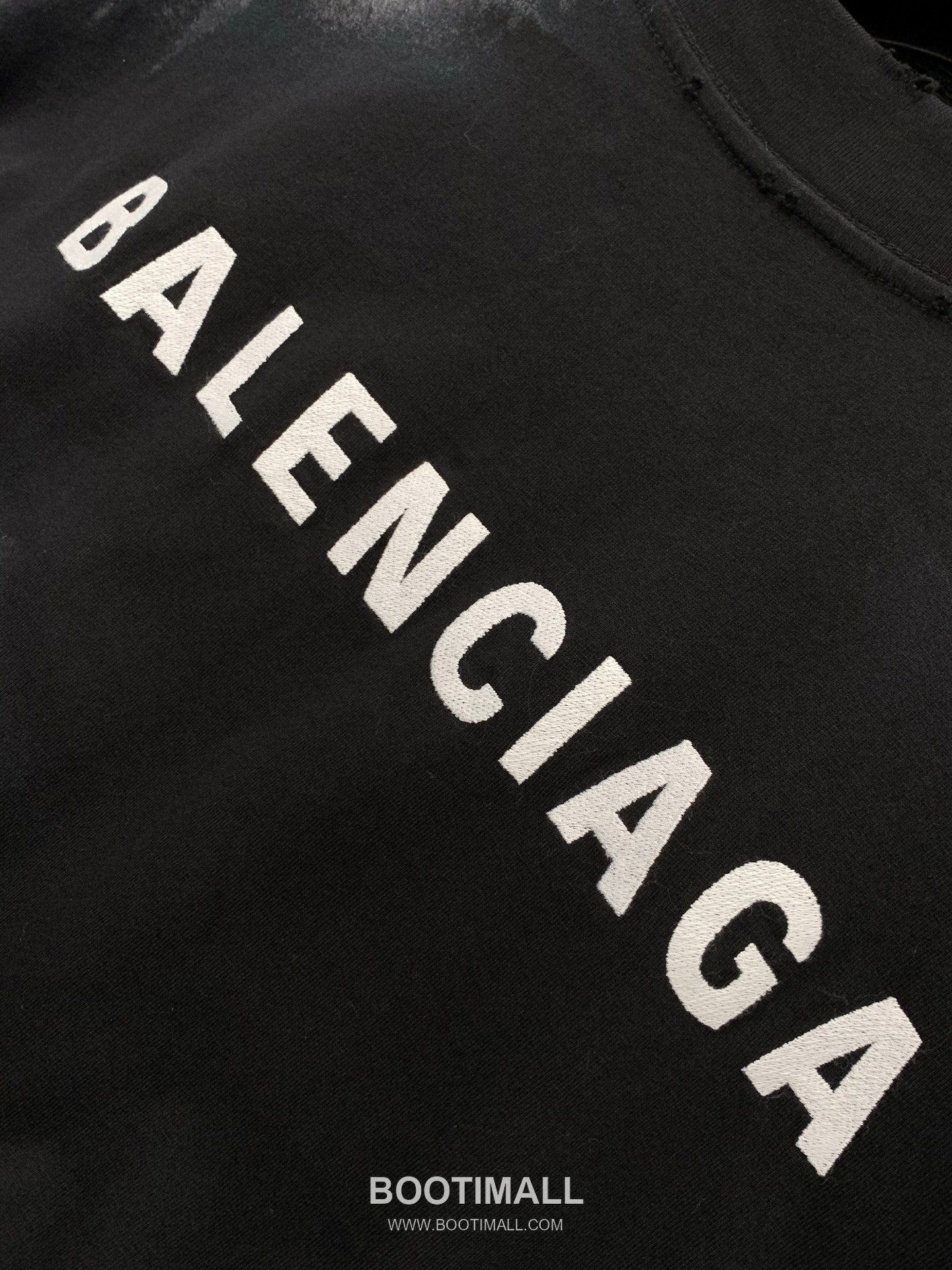 Balenciaga SS26 Cotton Crewneck T-Shirt with Embroidered Logo 발렌시아가 SS26 코튼 크루넥 티셔츠 자수 로고 8