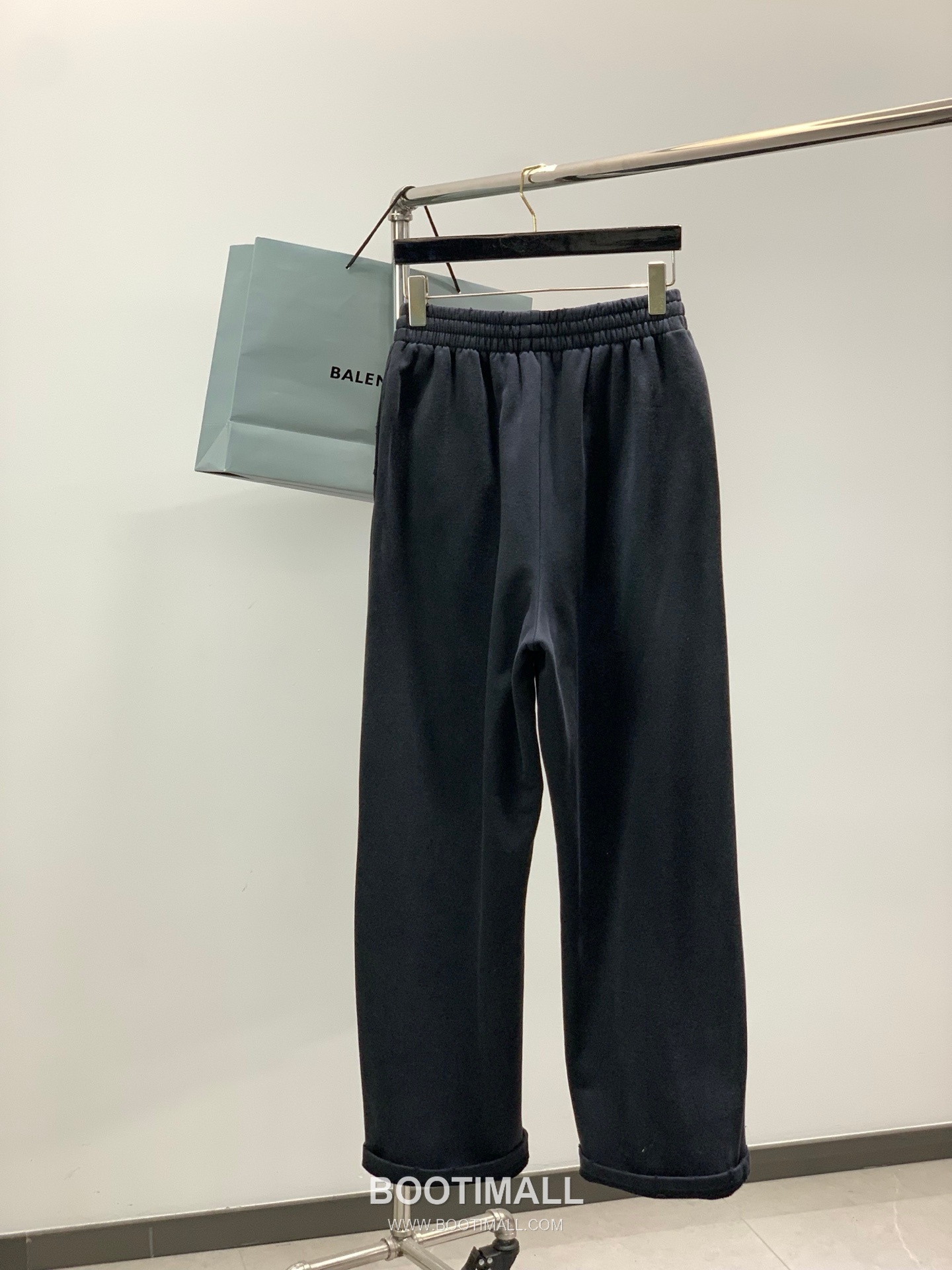 Balenciaga SS26 Cotton Blend Elastic Waist Pants with Logo Print 발렌시아가 SS26 코튼 혼방 밴딩 팬츠 로고 프린트 5