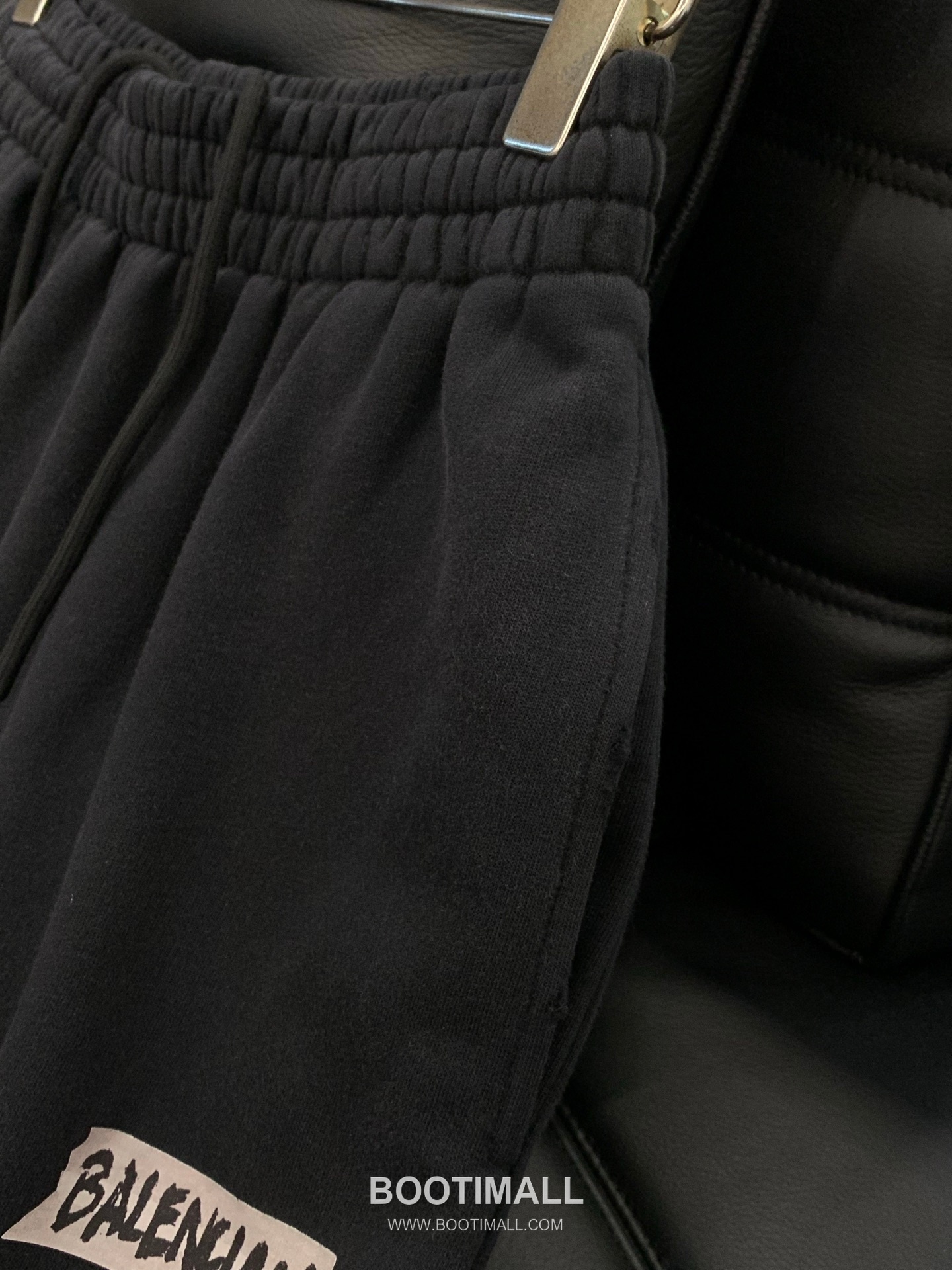 Balenciaga SS26 Cotton Blend Elastic Waist Pants with Logo Print 발렌시아가 SS26 코튼 혼방 밴딩 팬츠 로고 프린트 7