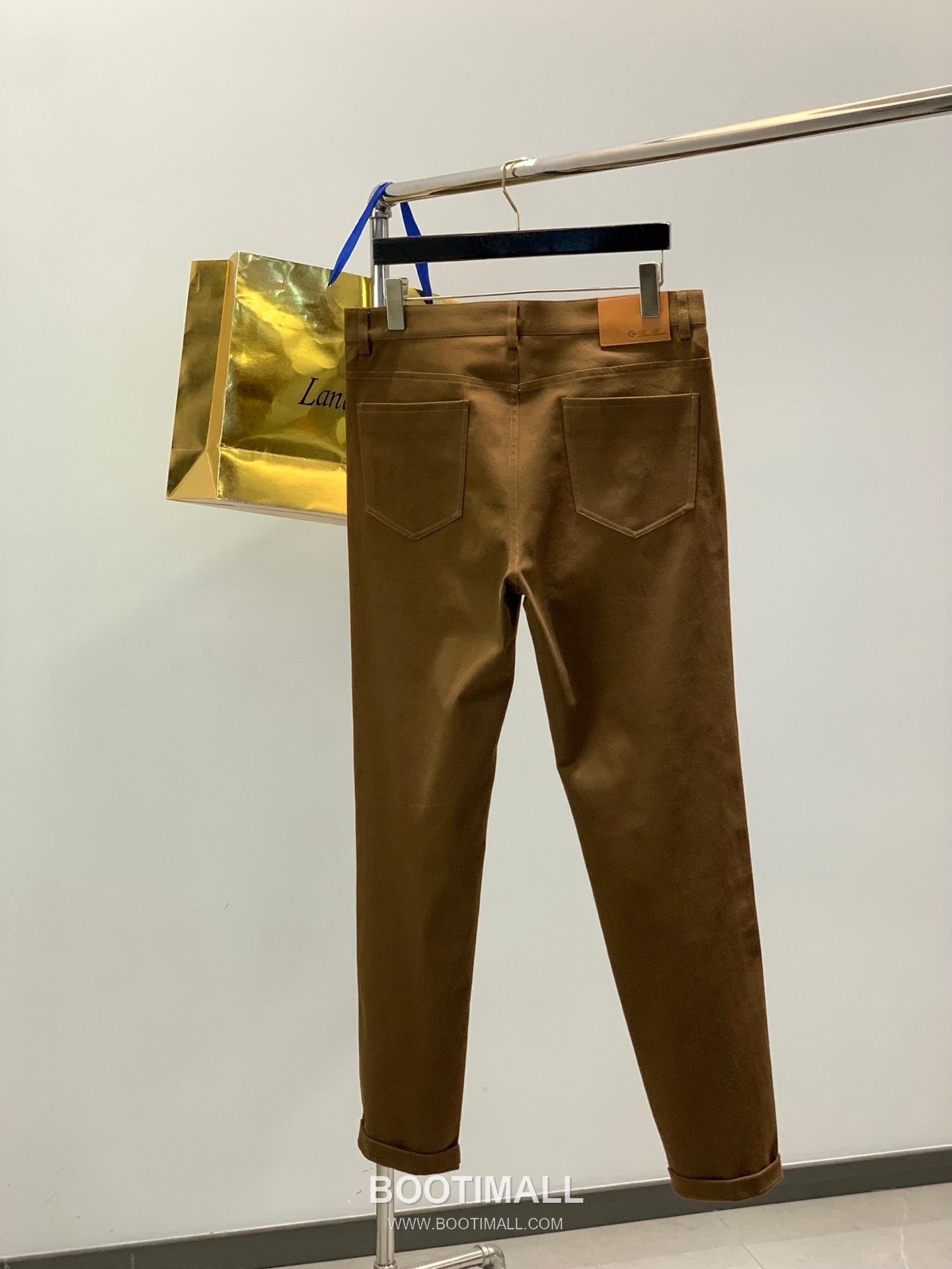 Loro Piana SS26 Cotton Blend Casual Pants with Logo Print 로로피아나 SS26 코튼 혼방 캐주얼 팬츠 로고 프린트 2