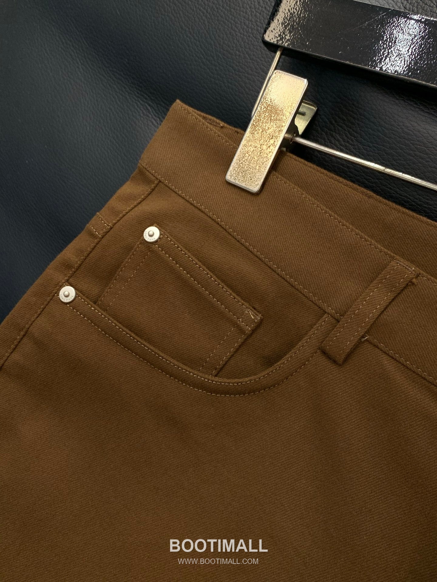 Loro Piana SS26 Cotton Blend Casual Pants with Logo Print 로로피아나 SS26 코튼 혼방 캐주얼 팬츠 로고 프린트 4