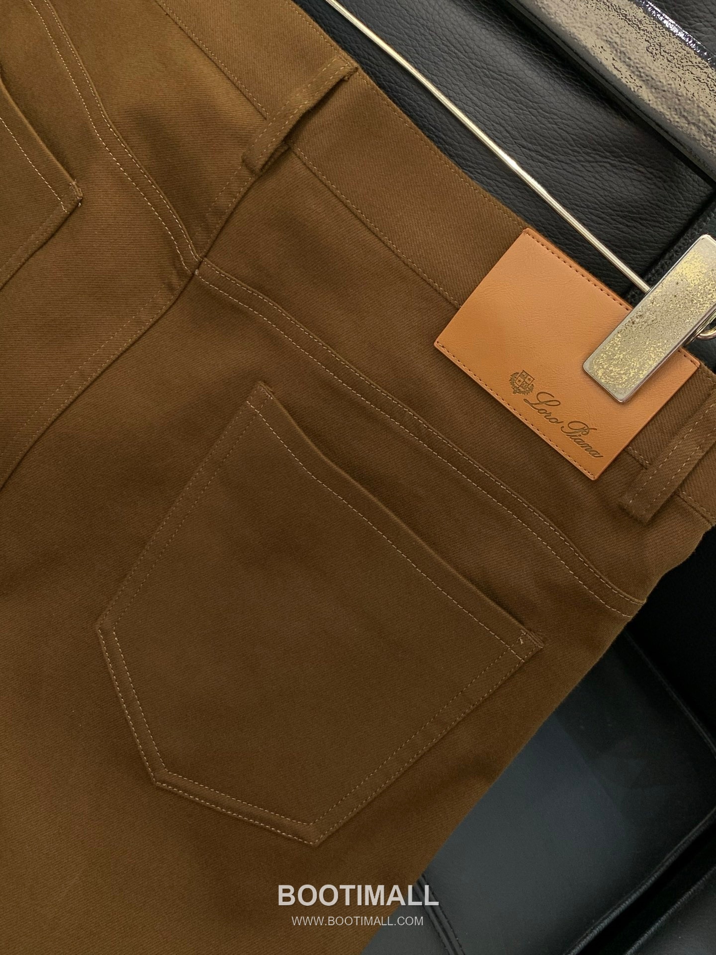 Loro Piana SS26 Cotton Blend Casual Pants with Logo Print 로로피아나 SS26 코튼 혼방 캐주얼 팬츠 로고 프린트 7