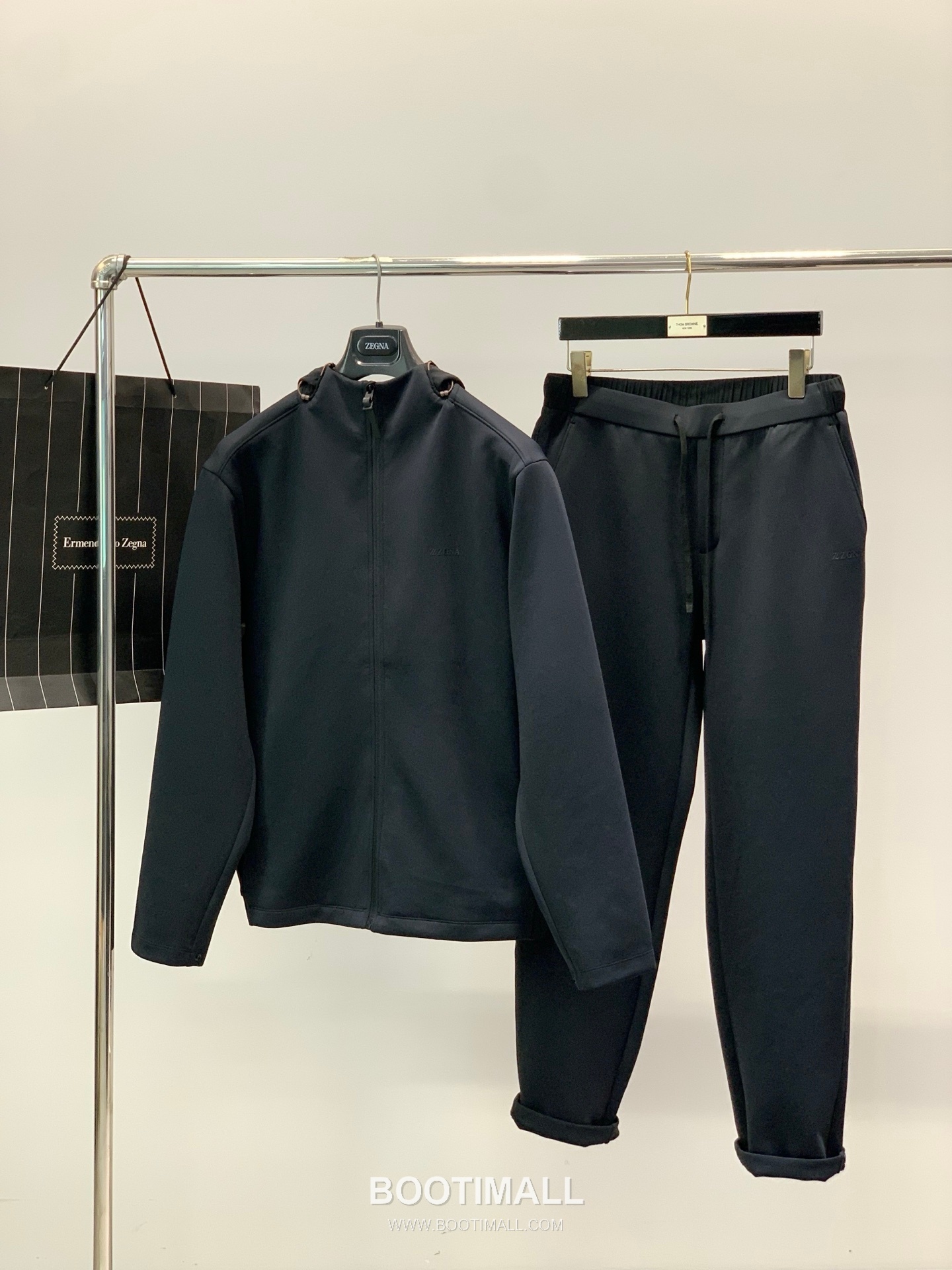 Zegna SS26 Cotton Blend Zip Jacket and Pants Set with Logo Print 제냐 SS26 코튼 혼방 집 재킷 팬츠 세트 로고 프린트 18