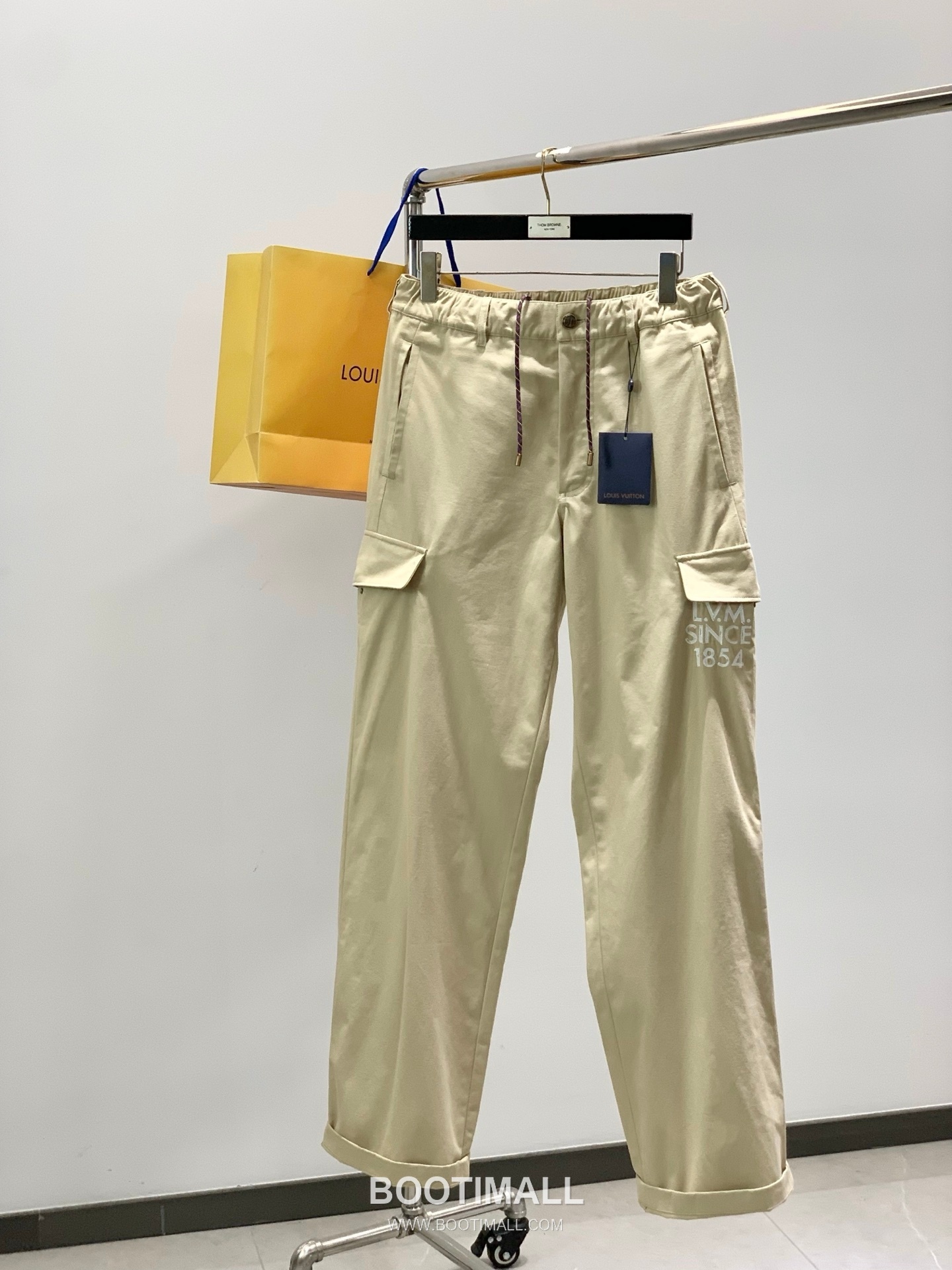 Louis Vuitton SS26 Cotton Blend Pants with Embroidered Logo 루이비통 SS26 코튼 혼방 팬츠 자수 로고 4