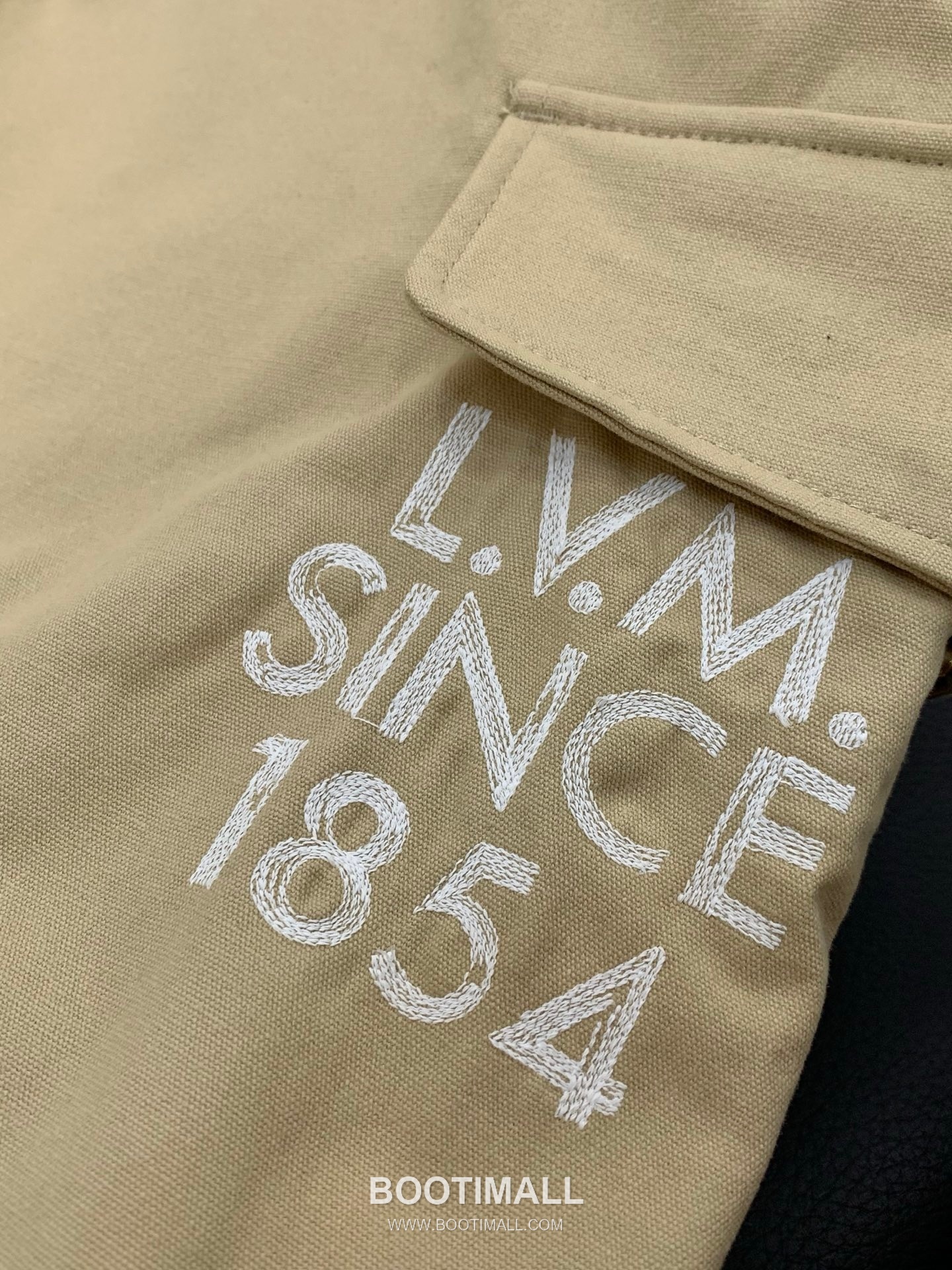 Louis Vuitton SS26 Cotton Blend Pants with Embroidered Logo 루이비통 SS26 코튼 혼방 팬츠 자수 로고 11