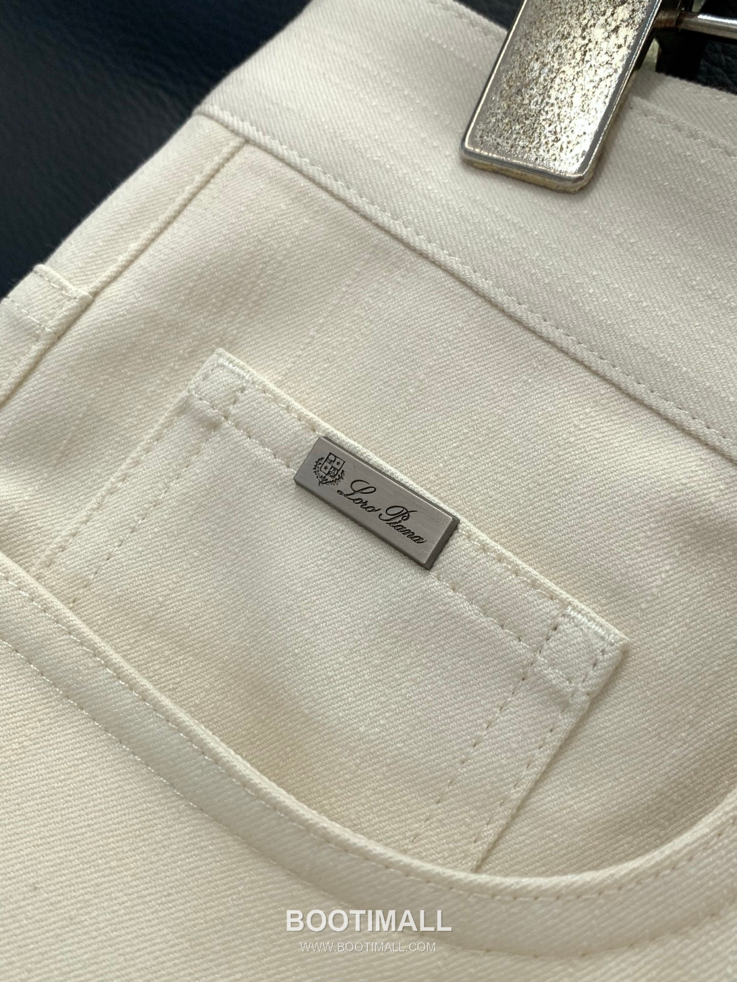 Loro Piana SS26 Cotton Blend Casual Pants with Logo Print 로로피아나 SS26 코튼 혼방 캐주얼 팬츠 로고 프린트 5