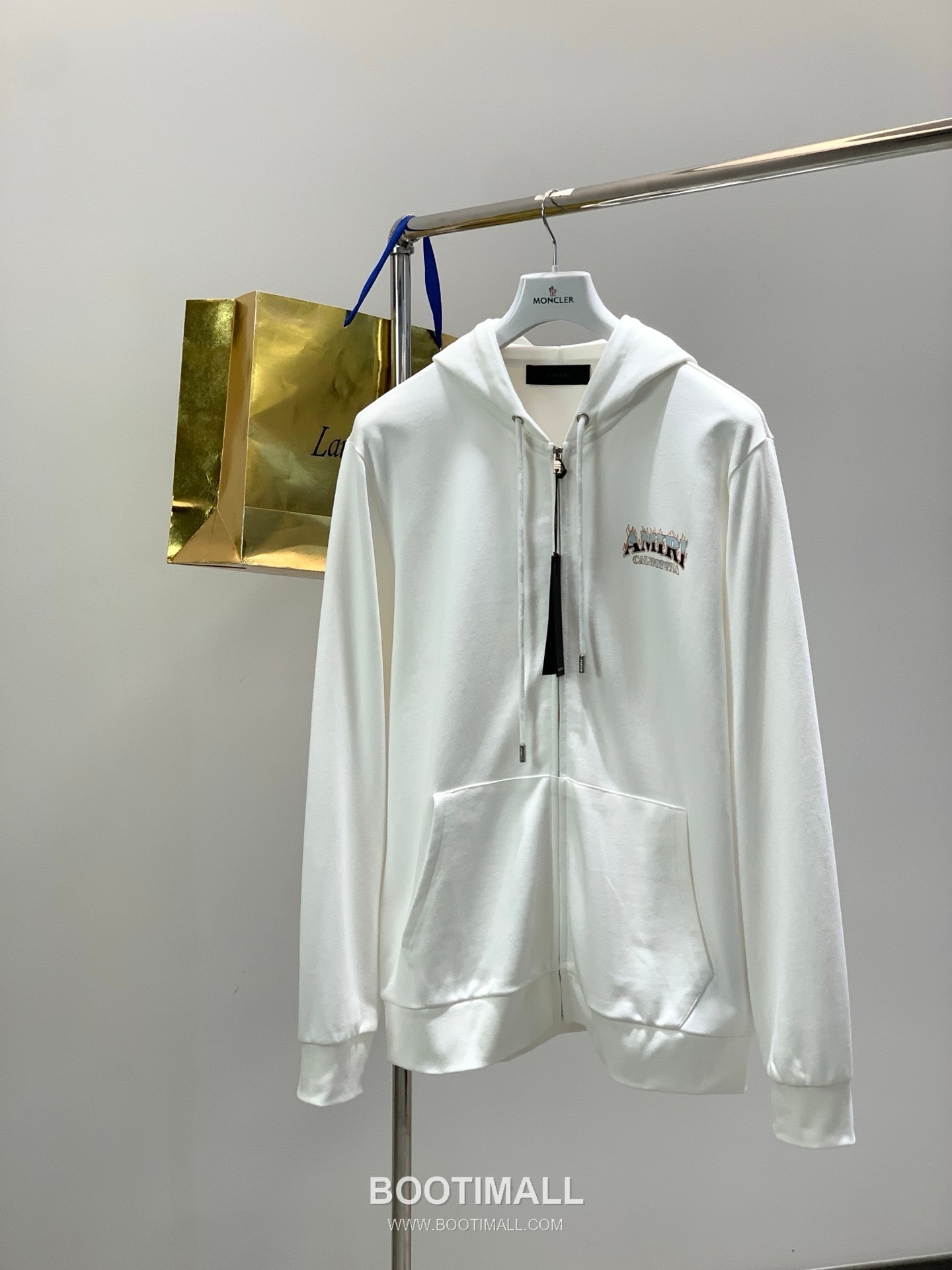 Amiri SS26 Cotton Blend Hooded Zip Jacket with Logo Print 아미리 SS26 코튼 혼방 후드 집 재킷 로고 프린트 1