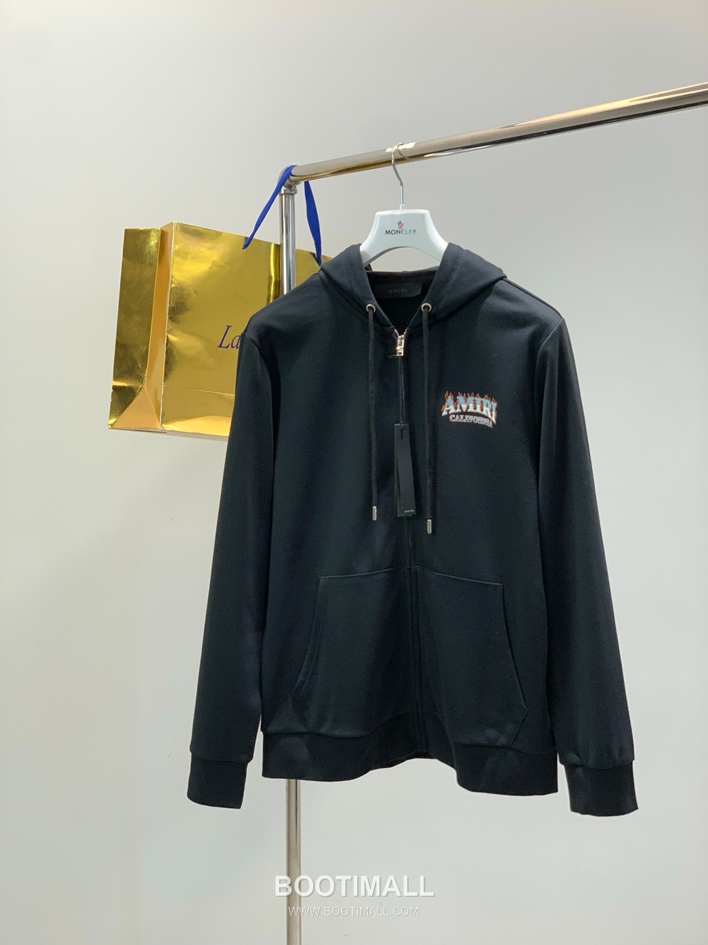 Amiri SS26 Cotton Blend Hooded Zip Jacket with Logo Print 아미리 SS26 코튼 혼방 후드 집 재킷 로고 프린트 1