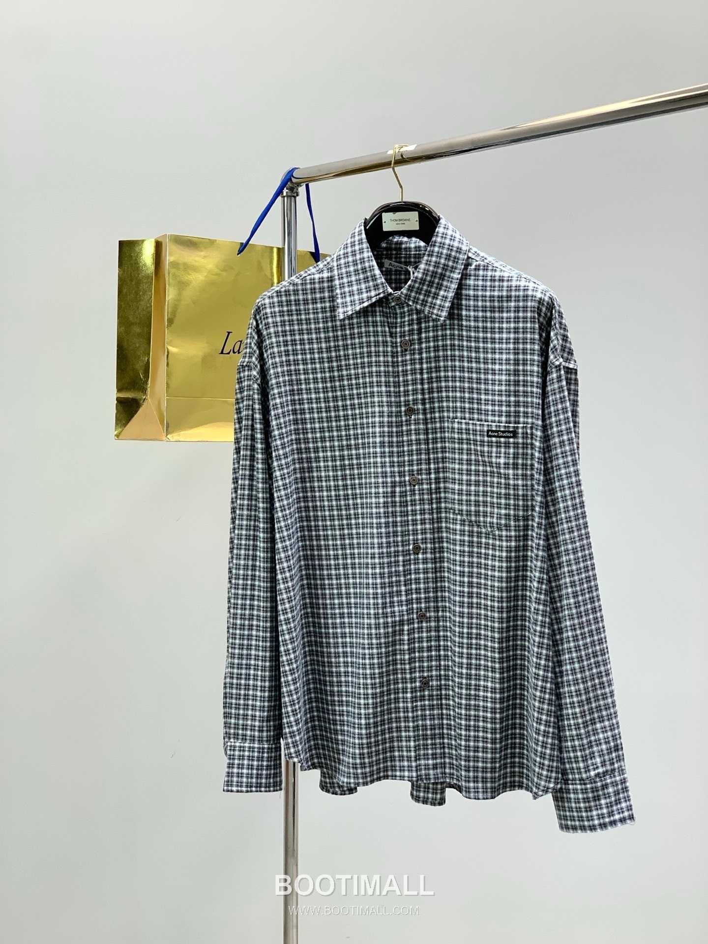 Acne Studios SS26 Cotton Long Sleeve Shirt with Embroidered Logo 아크네스튜디오 SS26 코튼 롱슬리브 셔츠 자수 로고 1