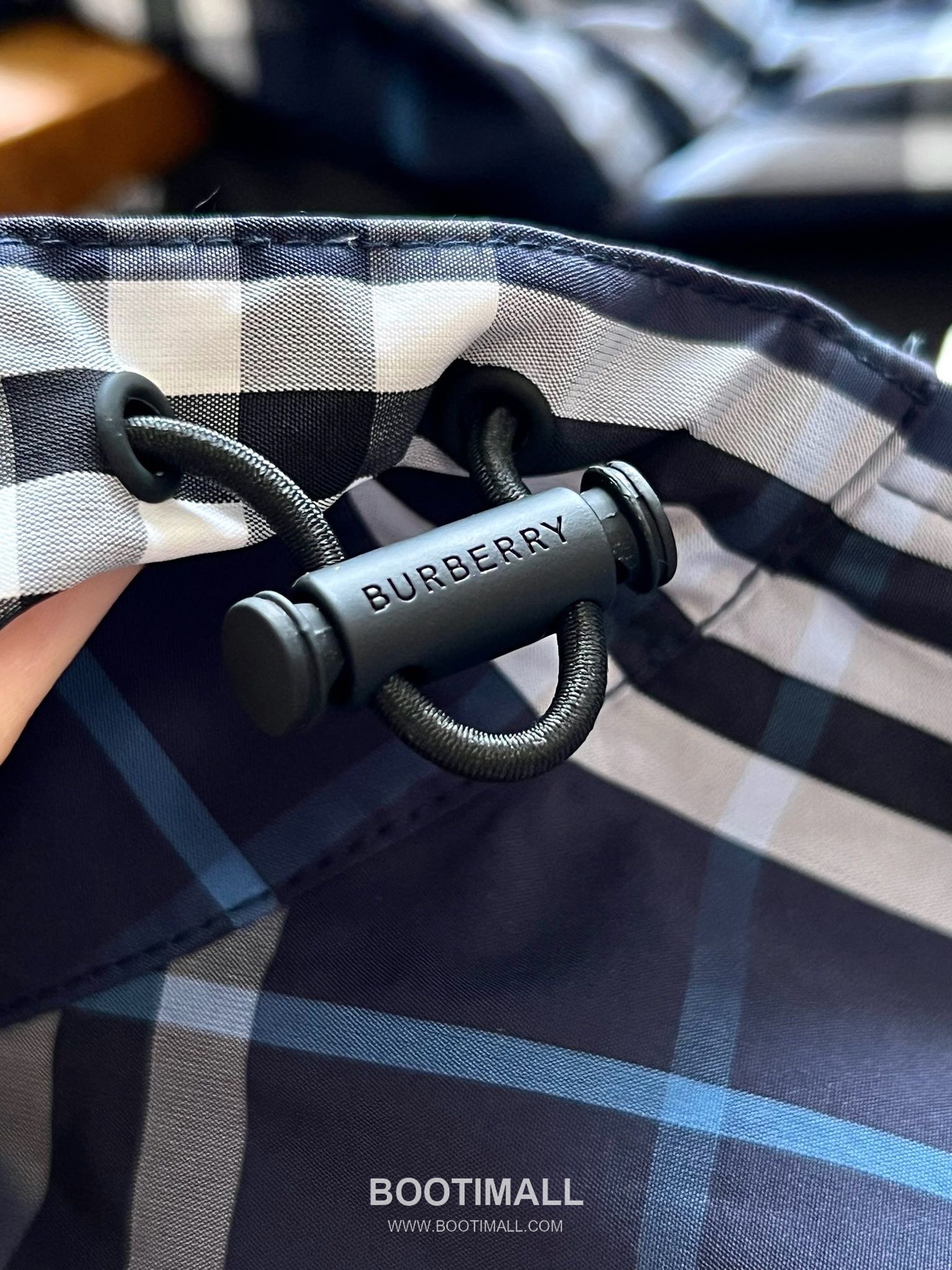 Balenciaga Cotton Crewneck Short Sleeve T-Shirt with Minimal Design 발렌시아가 코튼 크루넥 반팔 티셔츠 미니멀 디자인 13