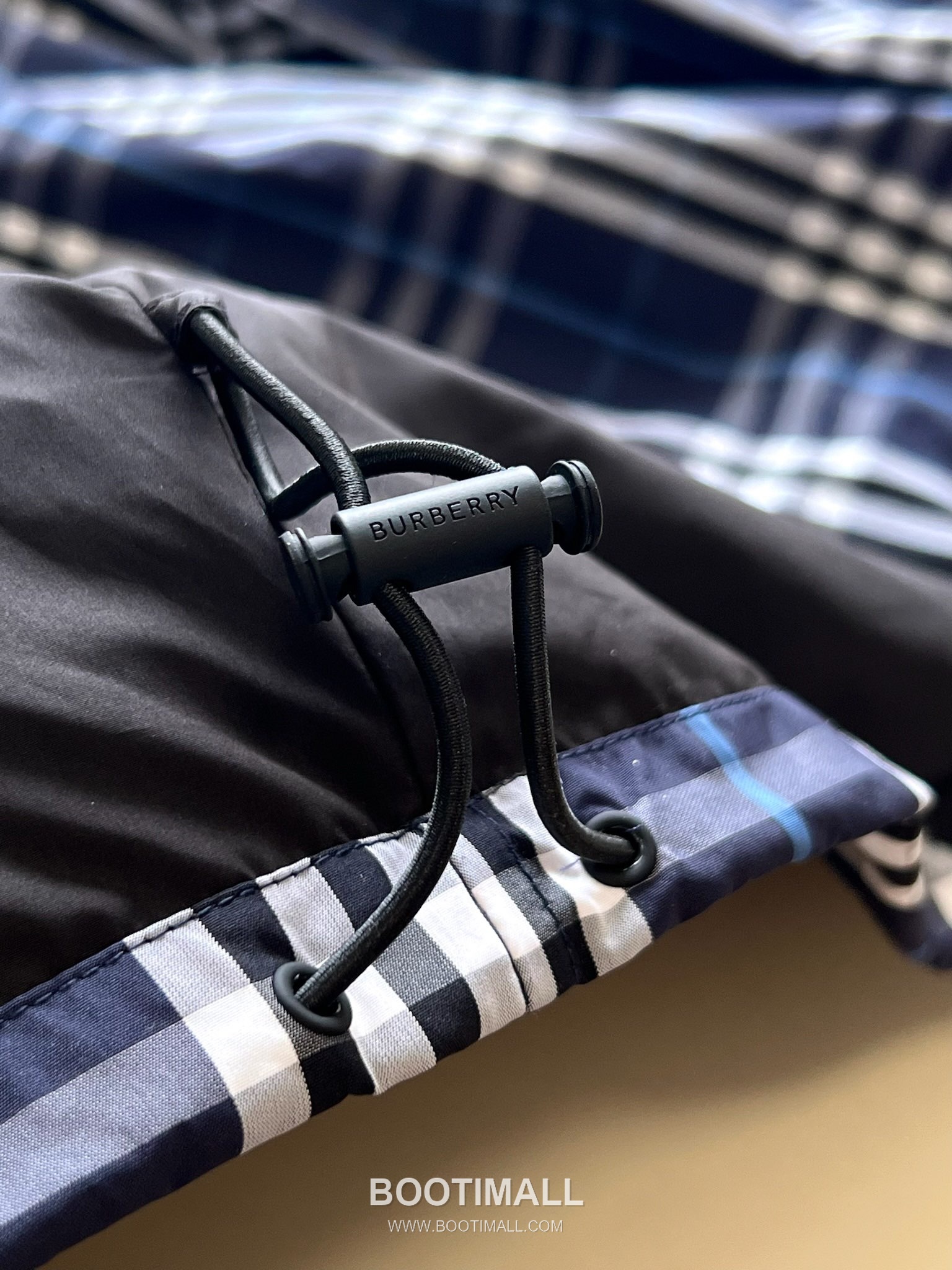 Balenciaga Cotton Crewneck Short Sleeve T-Shirt with Minimal Design 발렌시아가 코튼 크루넥 반팔 티셔츠 미니멀 디자인 15