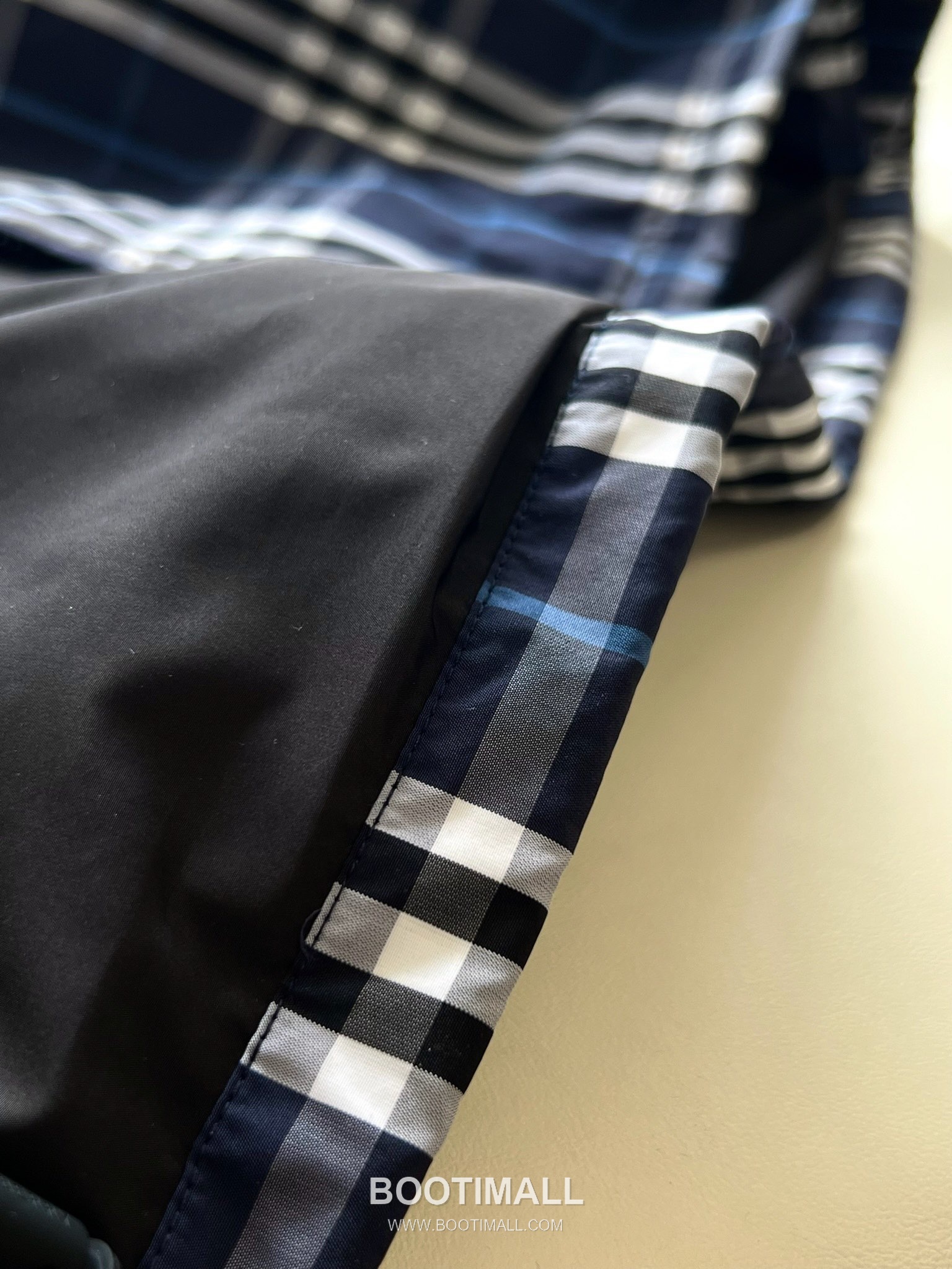 Balenciaga Cotton Crewneck Short Sleeve T-Shirt with Minimal Design 발렌시아가 코튼 크루넥 반팔 티셔츠 미니멀 디자인 18