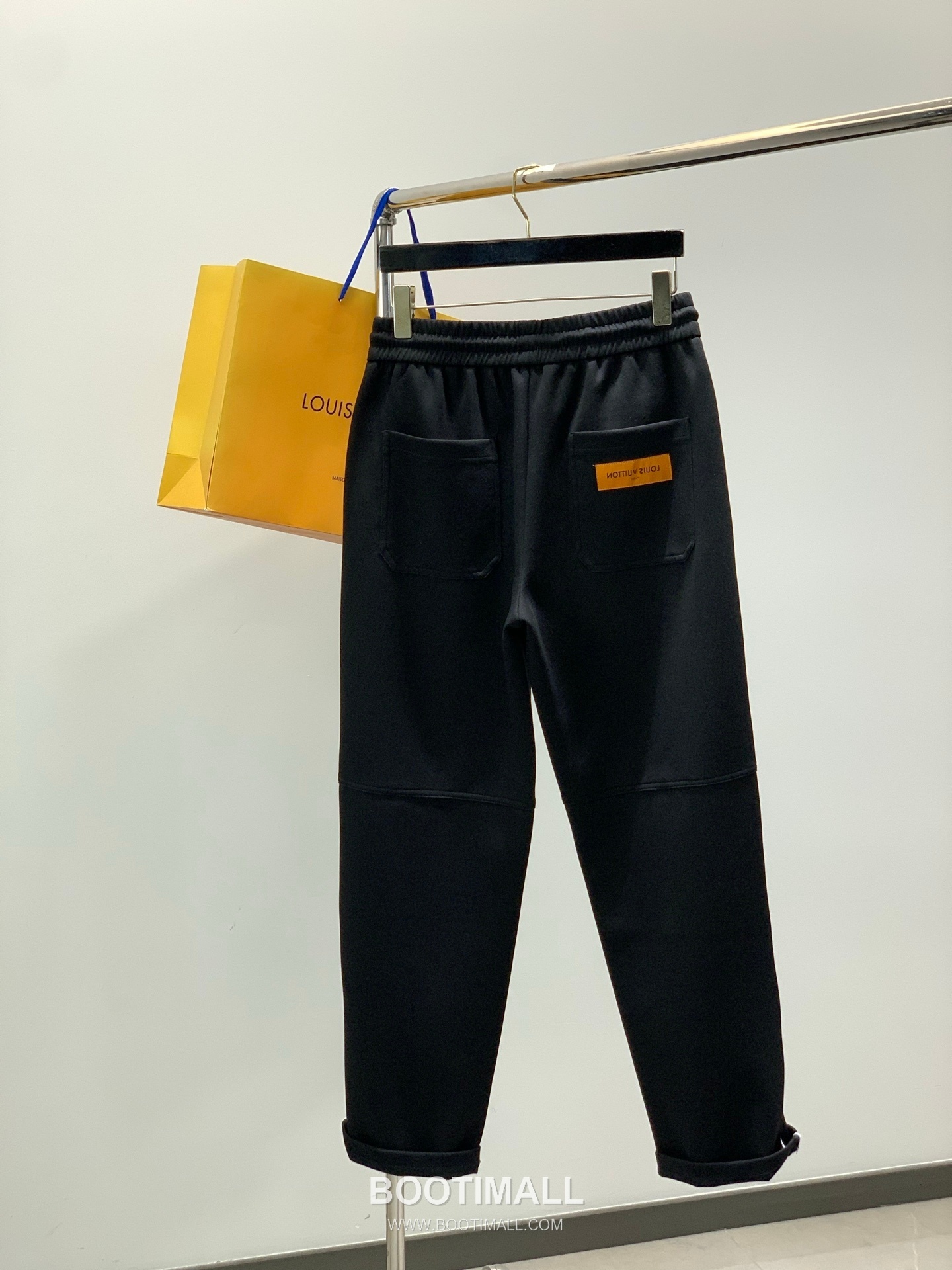 Louis Vuitton SS26 Cotton Blend Pants with Embroidered Logo 루이비통 SS26 코튼 혼방 팬츠 자수 로고 2