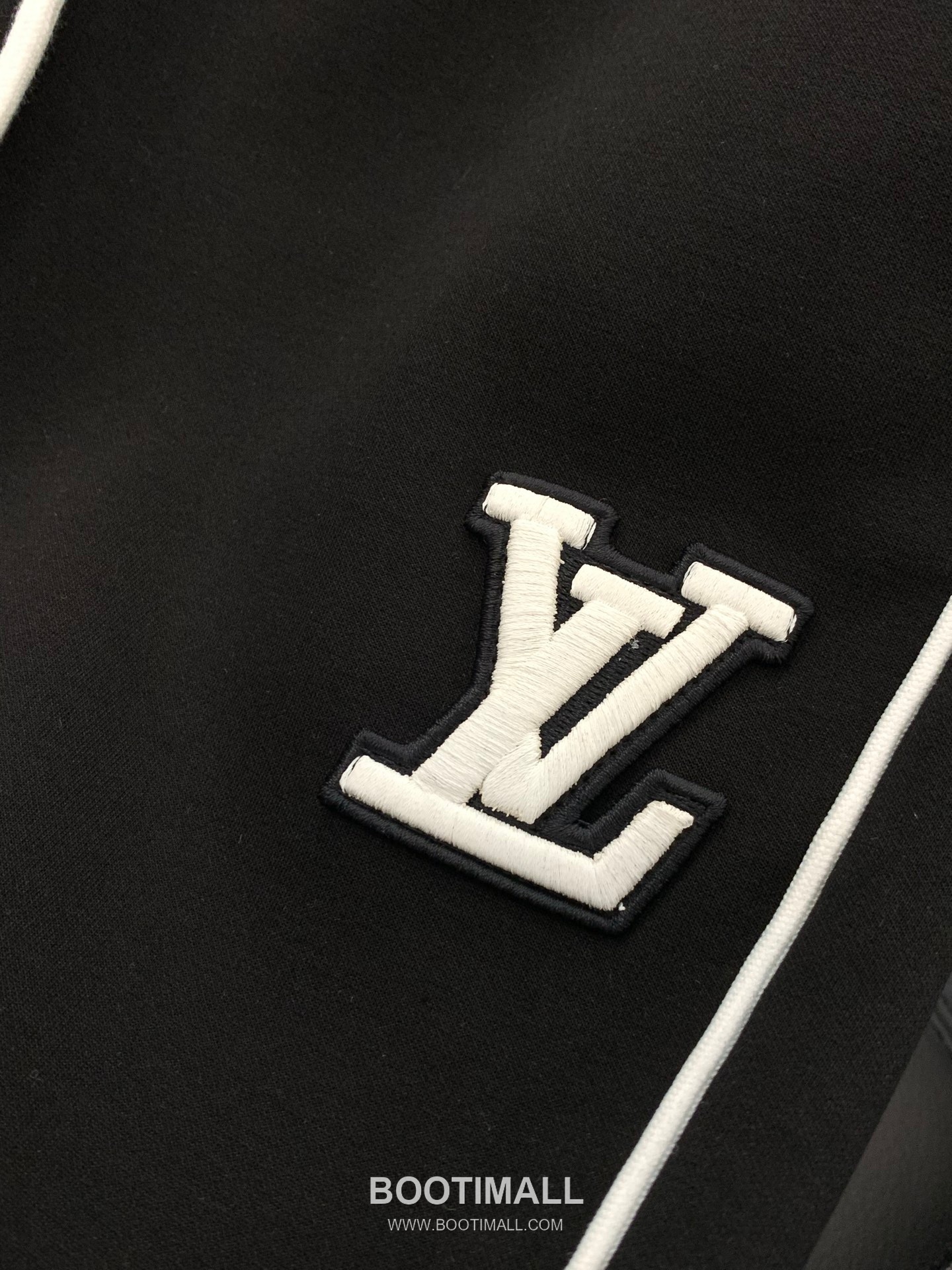 Louis Vuitton SS26 Cotton Blend Pants with Embroidered Logo 루이비통 SS26 코튼 혼방 팬츠 자수 로고 5