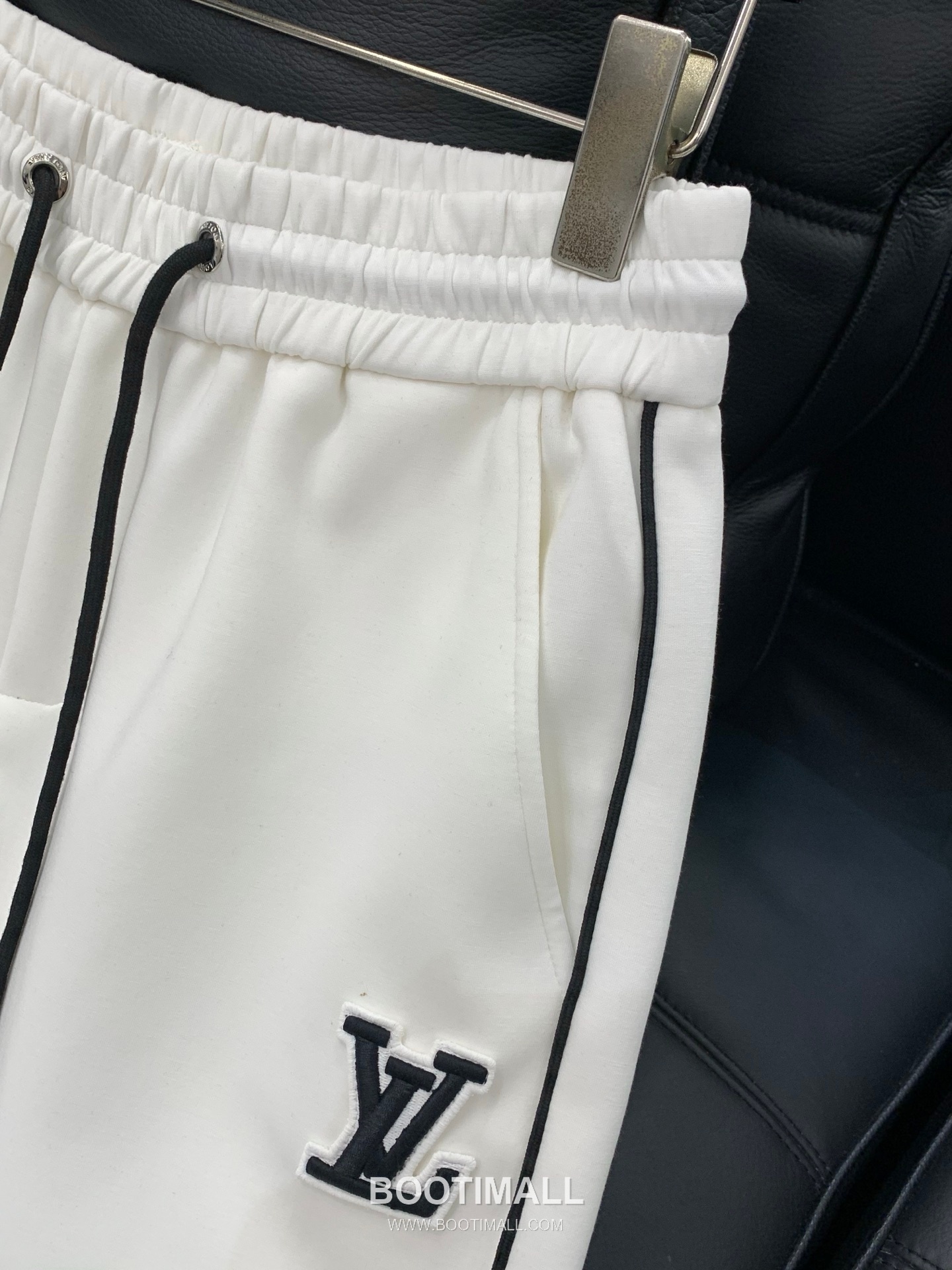Louis Vuitton SS26 Cotton Blend Pants with Embroidered Logo 루이비통 SS26 코튼 혼방 팬츠 자수 로고 4