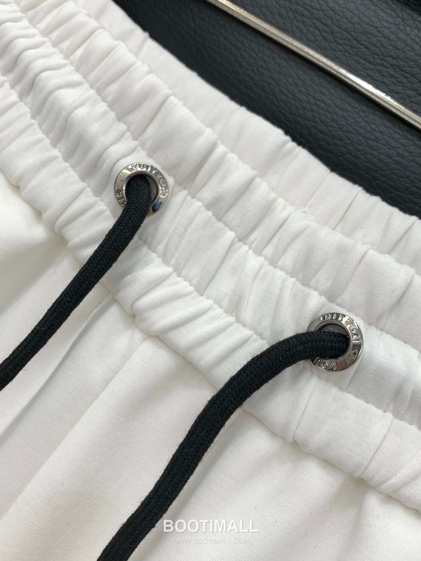 Louis Vuitton SS26 Cotton Blend Pants with Embroidered Logo 루이비통 SS26 코튼 혼방 팬츠 자수 로고 6