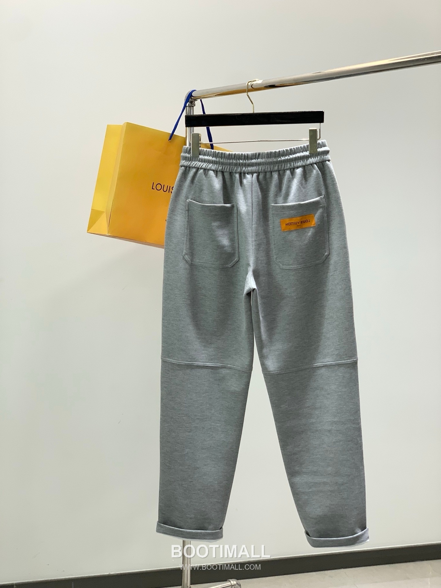 Louis Vuitton SS26 Cotton Blend Pants with Embroidered Logo 루이비통 SS26 코튼 혼방 팬츠 자수 로고 2