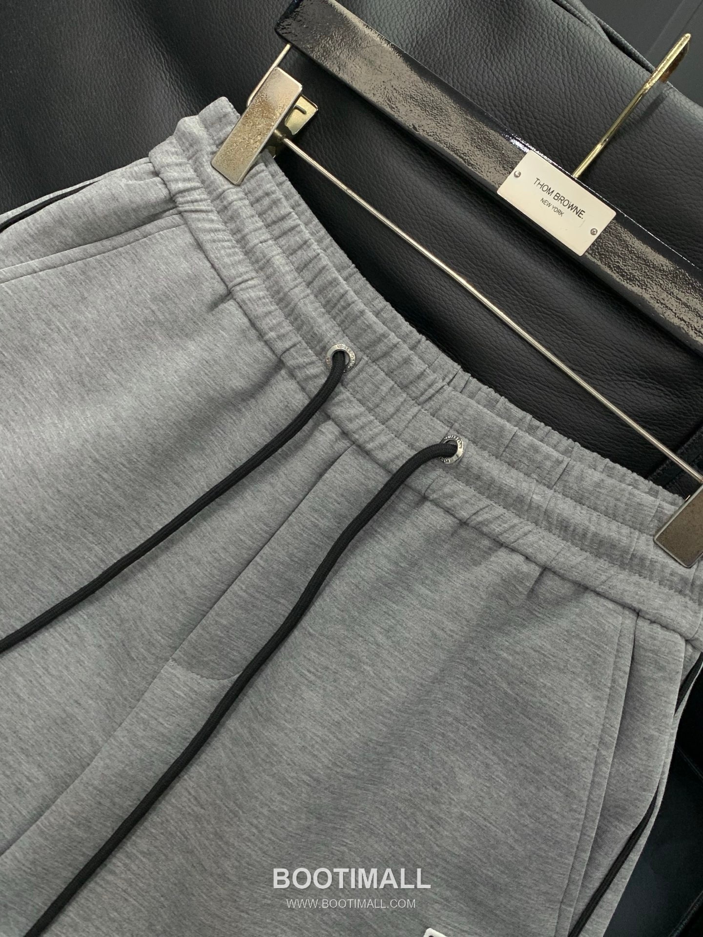 Louis Vuitton SS26 Cotton Blend Pants with Embroidered Logo 루이비통 SS26 코튼 혼방 팬츠 자수 로고 3