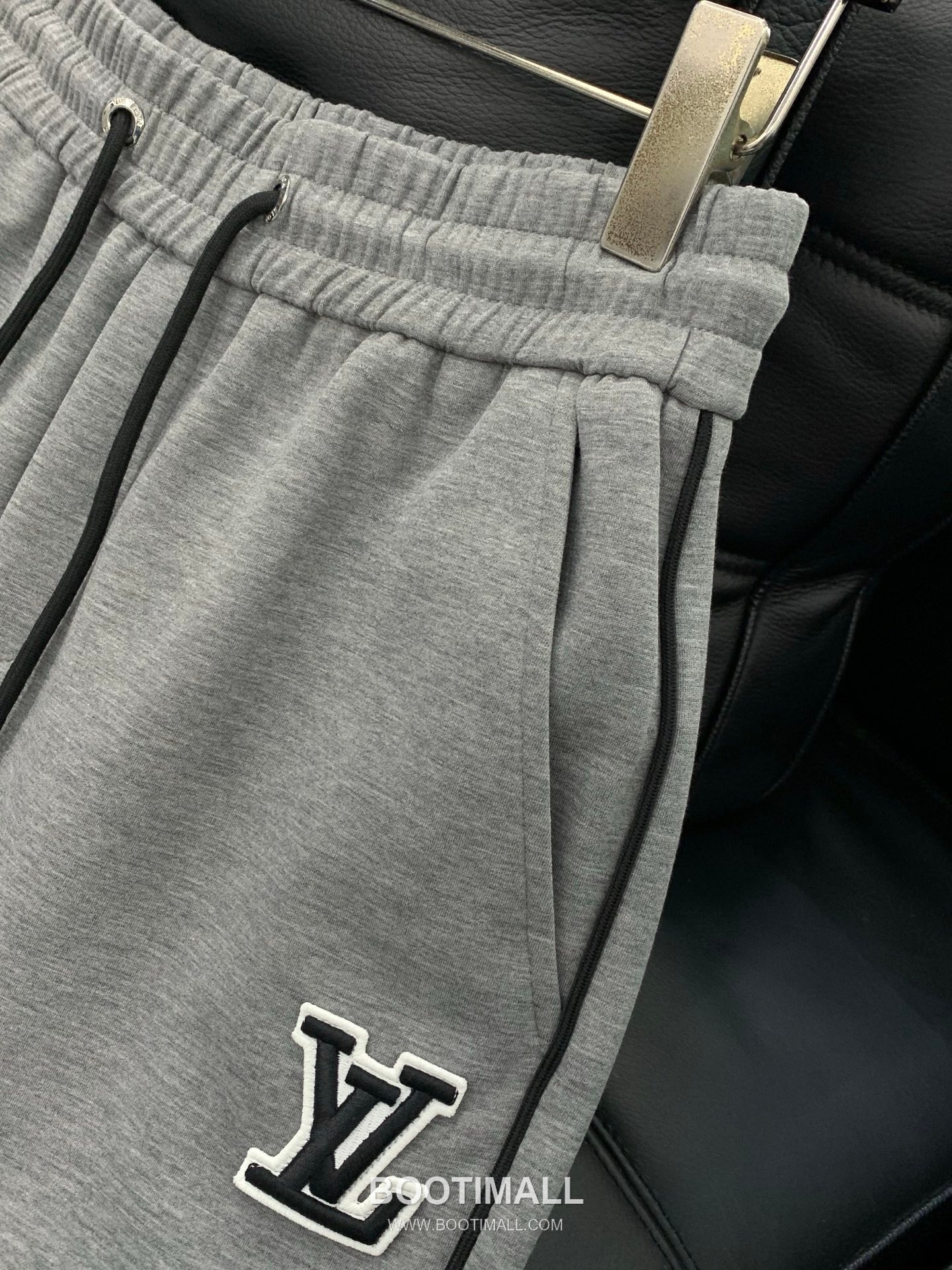 Louis Vuitton SS26 Cotton Blend Pants with Embroidered Logo 루이비통 SS26 코튼 혼방 팬츠 자수 로고 4